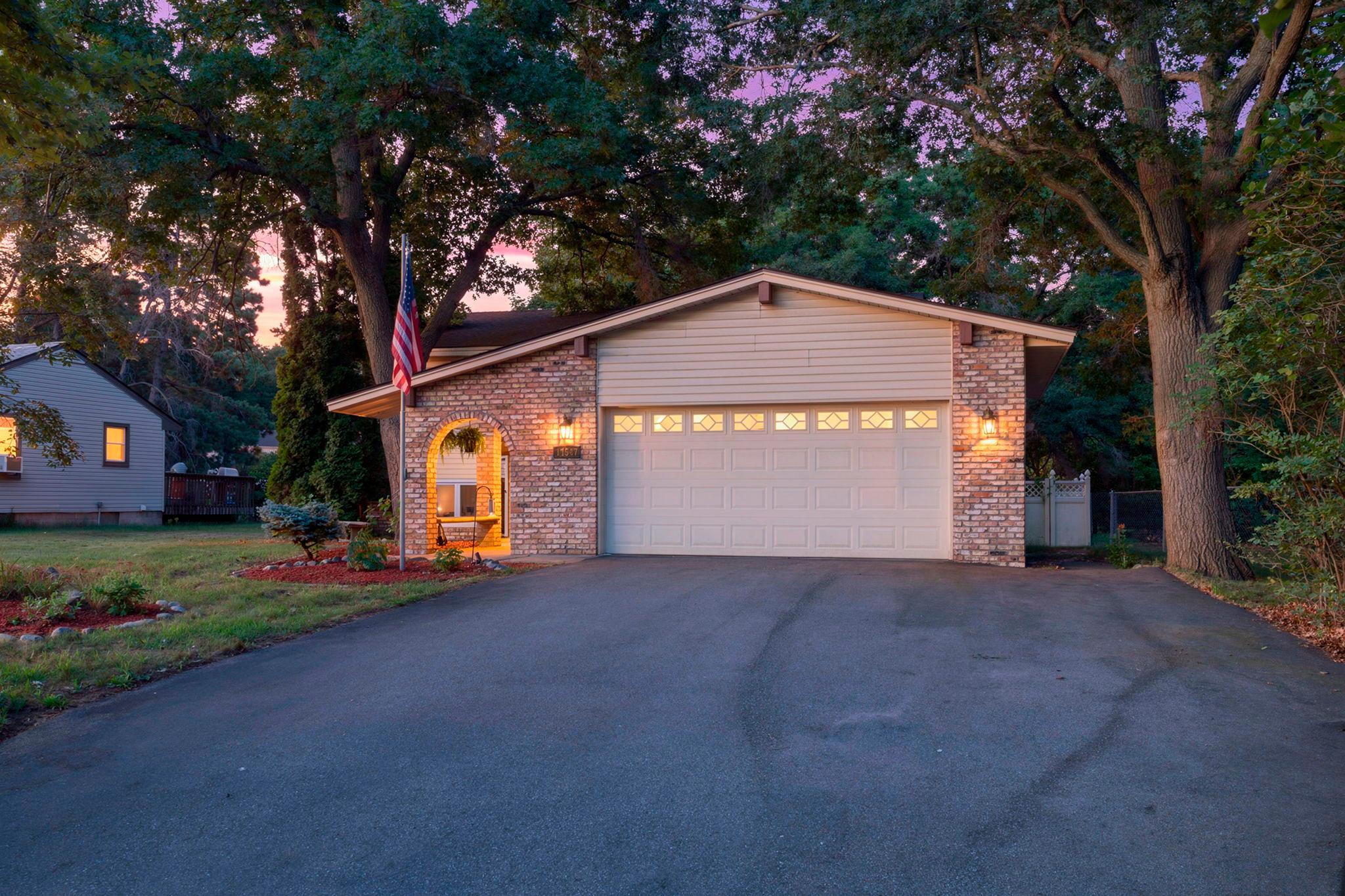 2nd image of 11547 Flintwood St Nw, Minneapolis, MN 55448 | MLS# 7126994