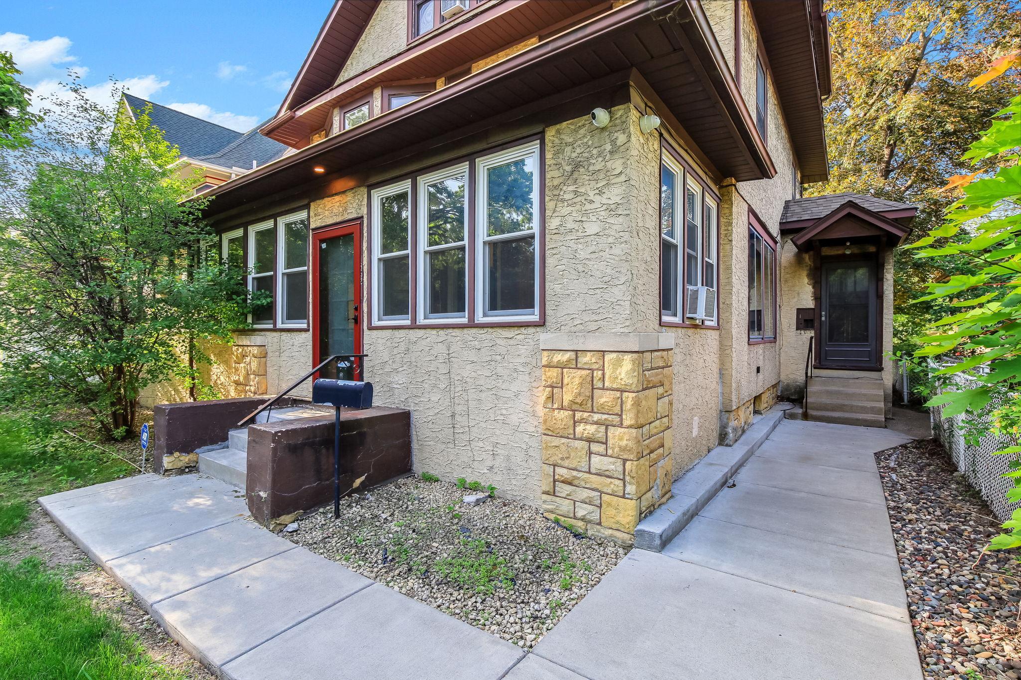 3rd image of 852 Ashland Ave, Saint Paul, MN 55104 | MLS# 7127062