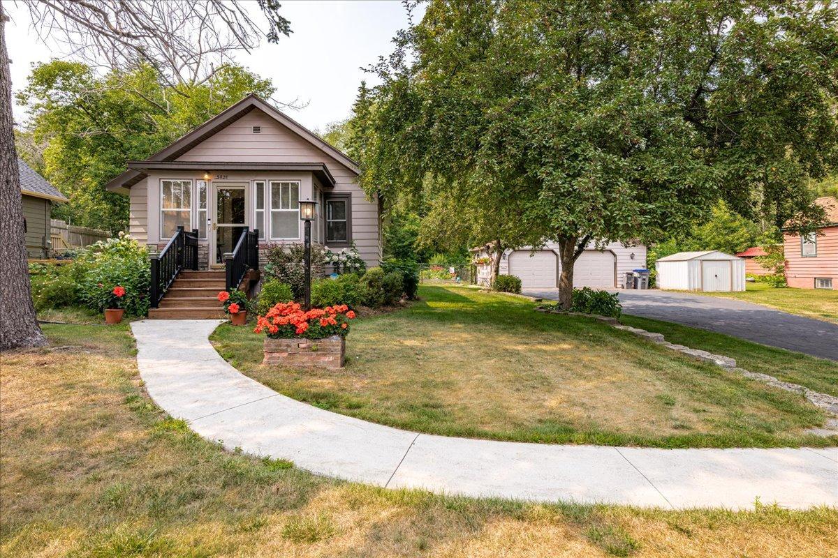 1st image of 3821 W 7th St, Duluth, MN 55807 | MLS# 7127176