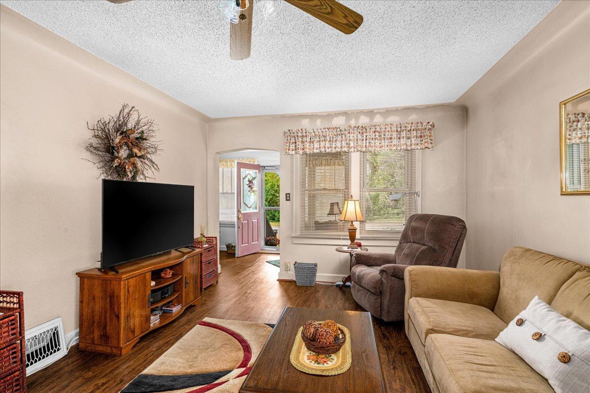 3rd image of 3821 W 7Th St, Duluth, MN 55807 | MLS# 7127176