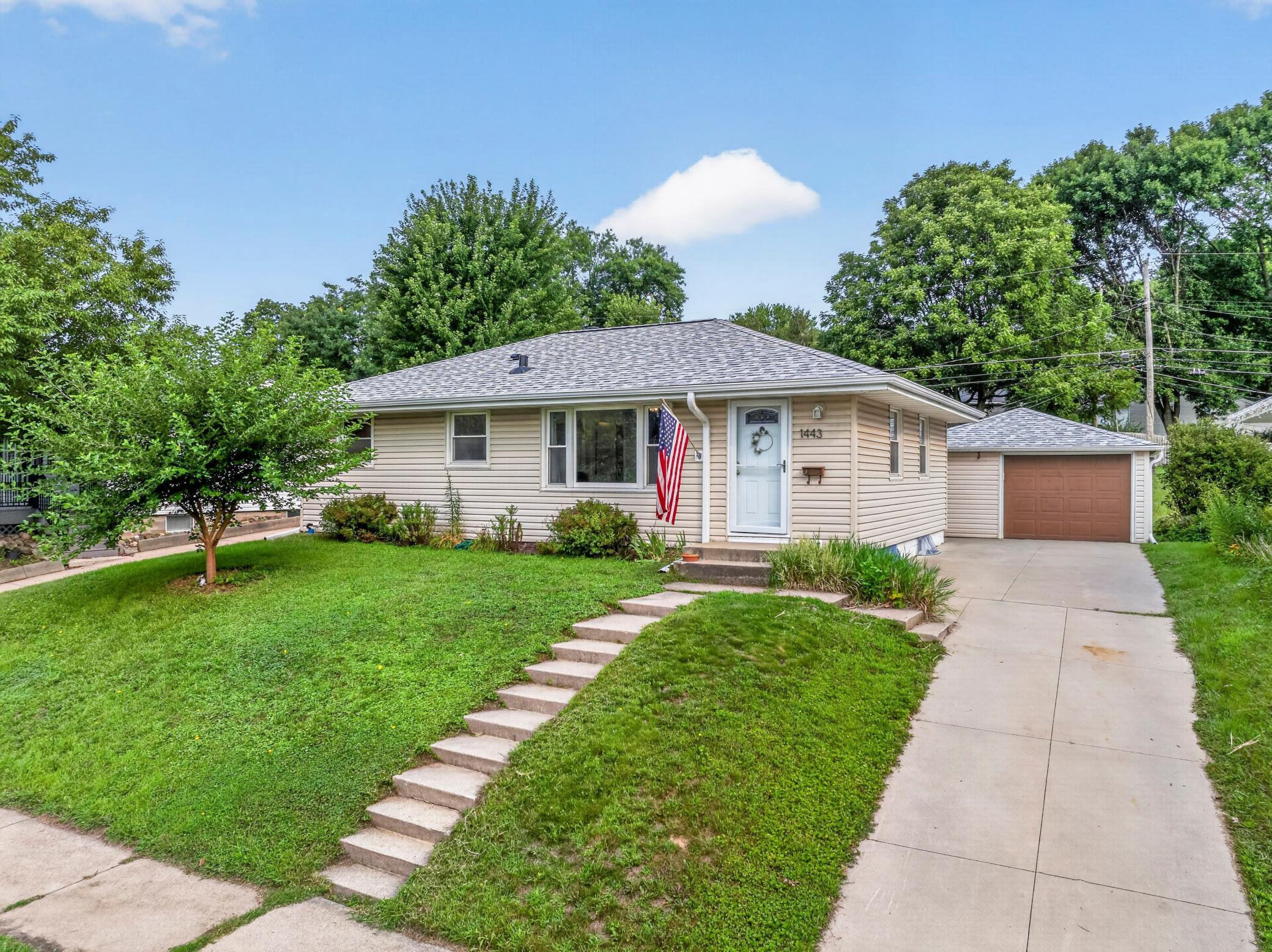 1st image of 1443 Cascade St Nw, Rochester, MN 55901 | MLS# 7127210