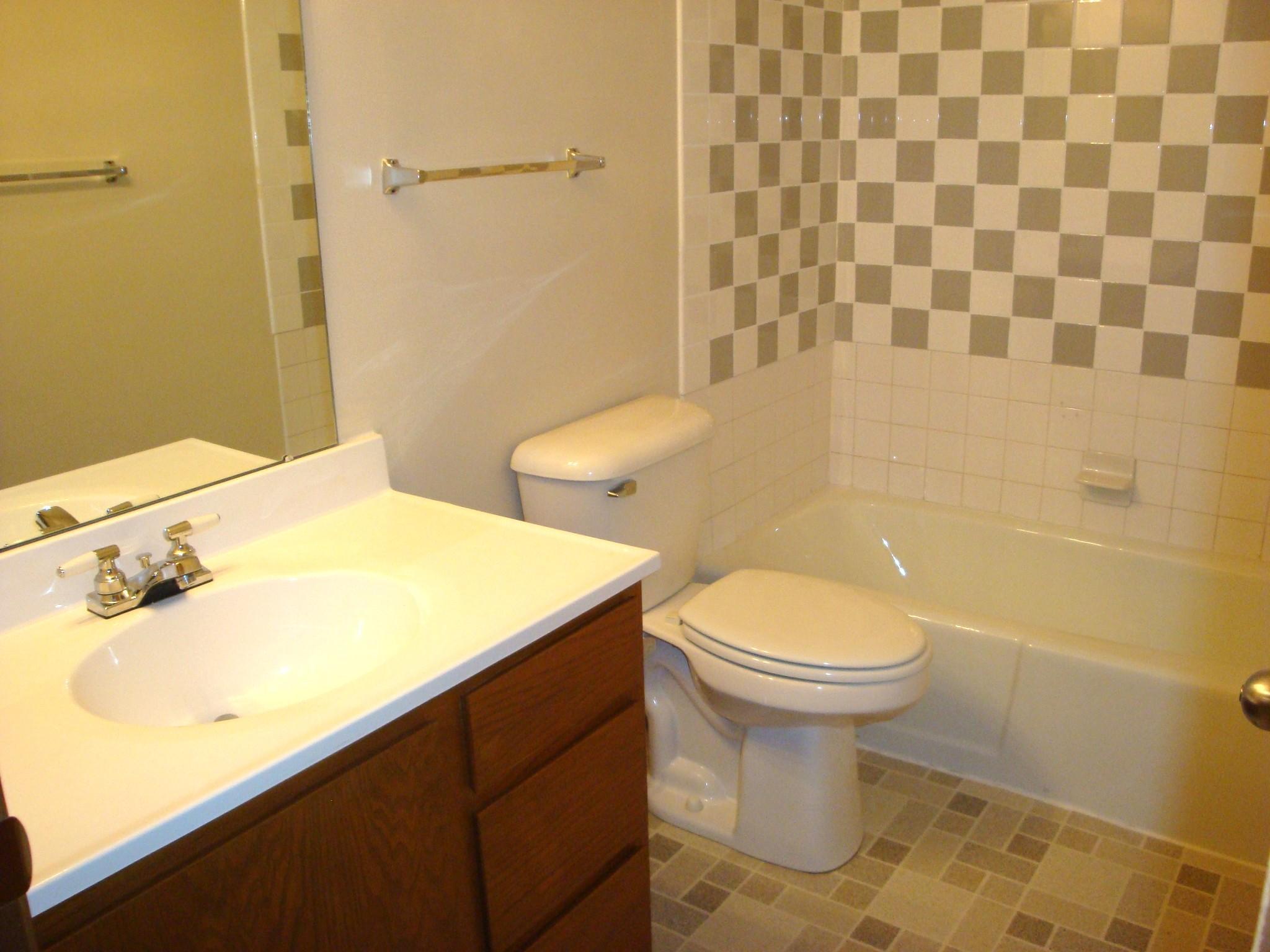 2nd image of 925 30Th Ave S, Minneapolis, MN 55406