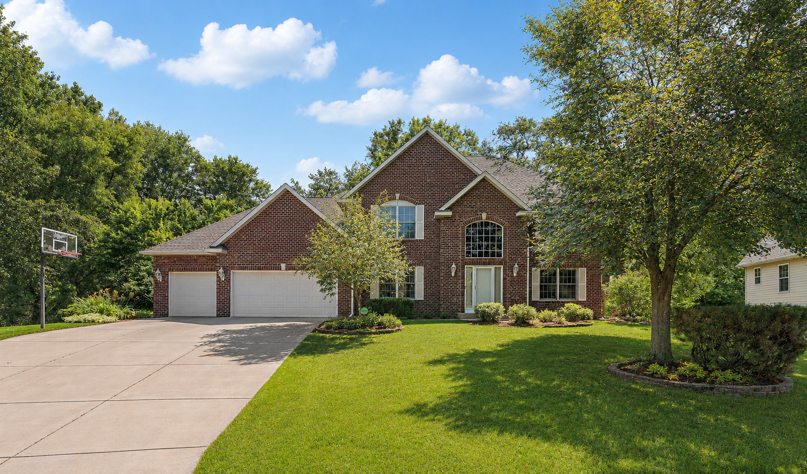 2nd image of 1401 Larkspur Ct, Saint Paul, MN 55129 | MLS# 7127254