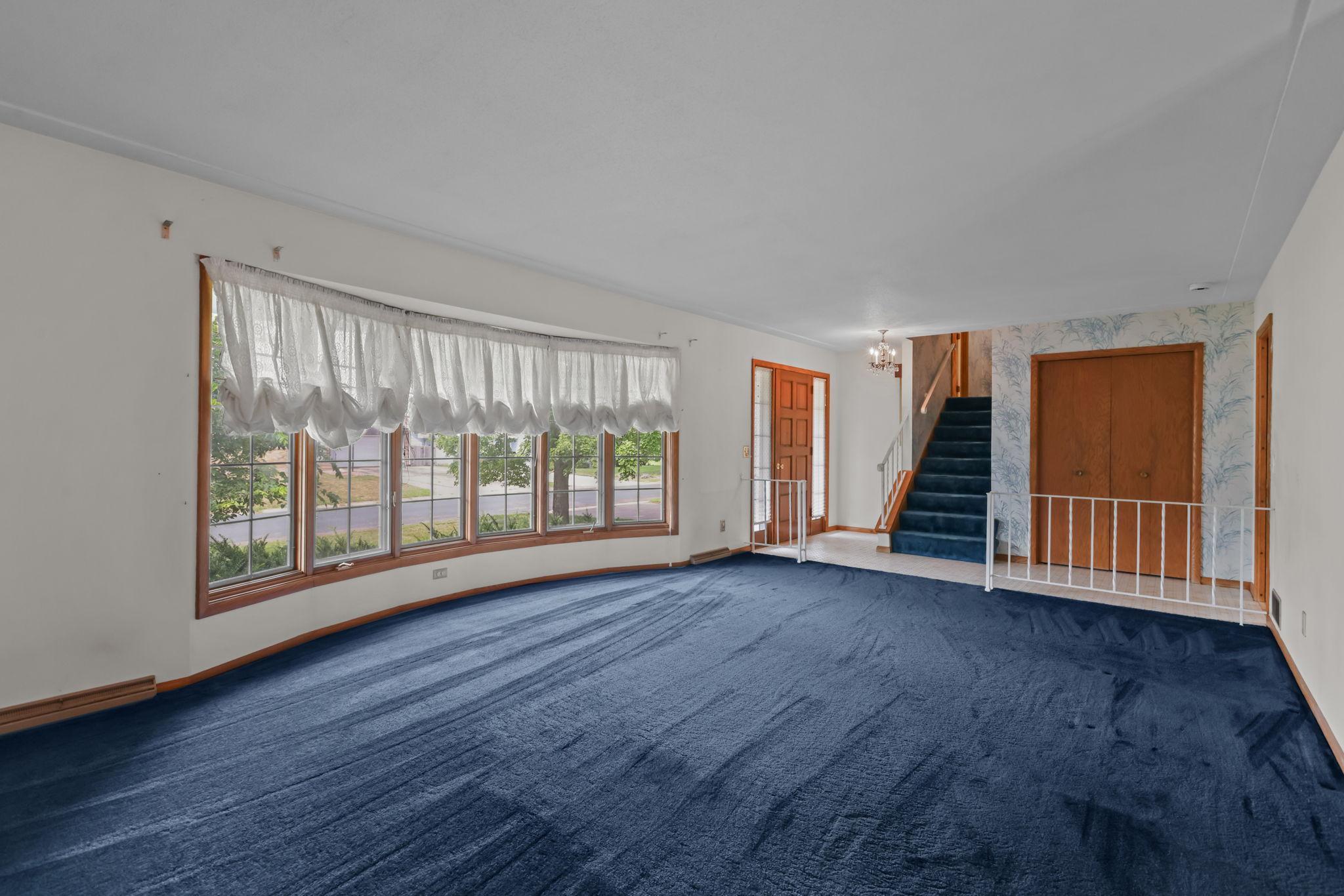 2nd image of 413 Rice Creek Blvd Ne, Minneapolis, MN 55432 | MLS# 7127305