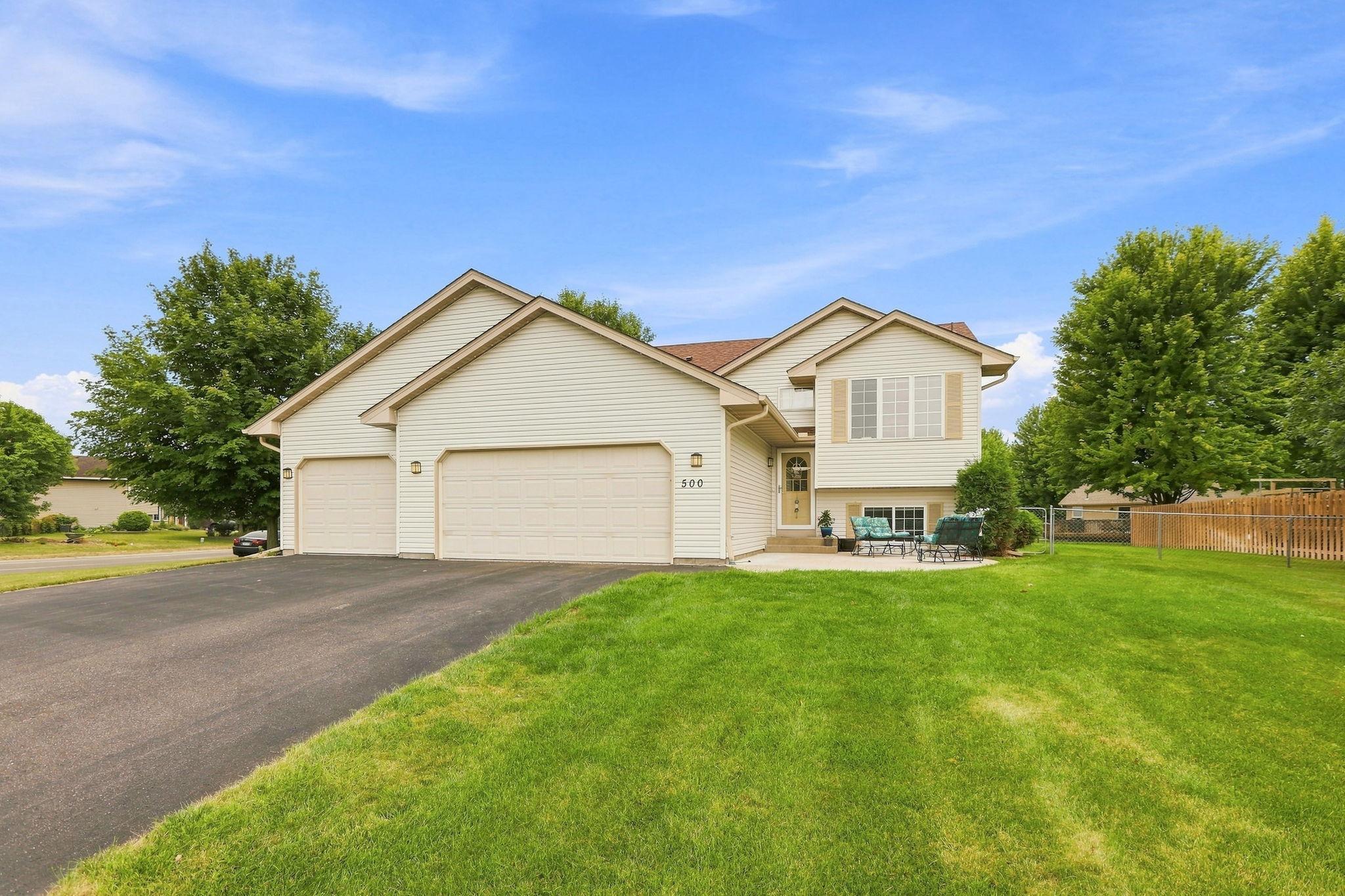 1st image of 500 Maple Knoll Wy Nw, Saint Michael, MN 55376 | MLS# 7127356