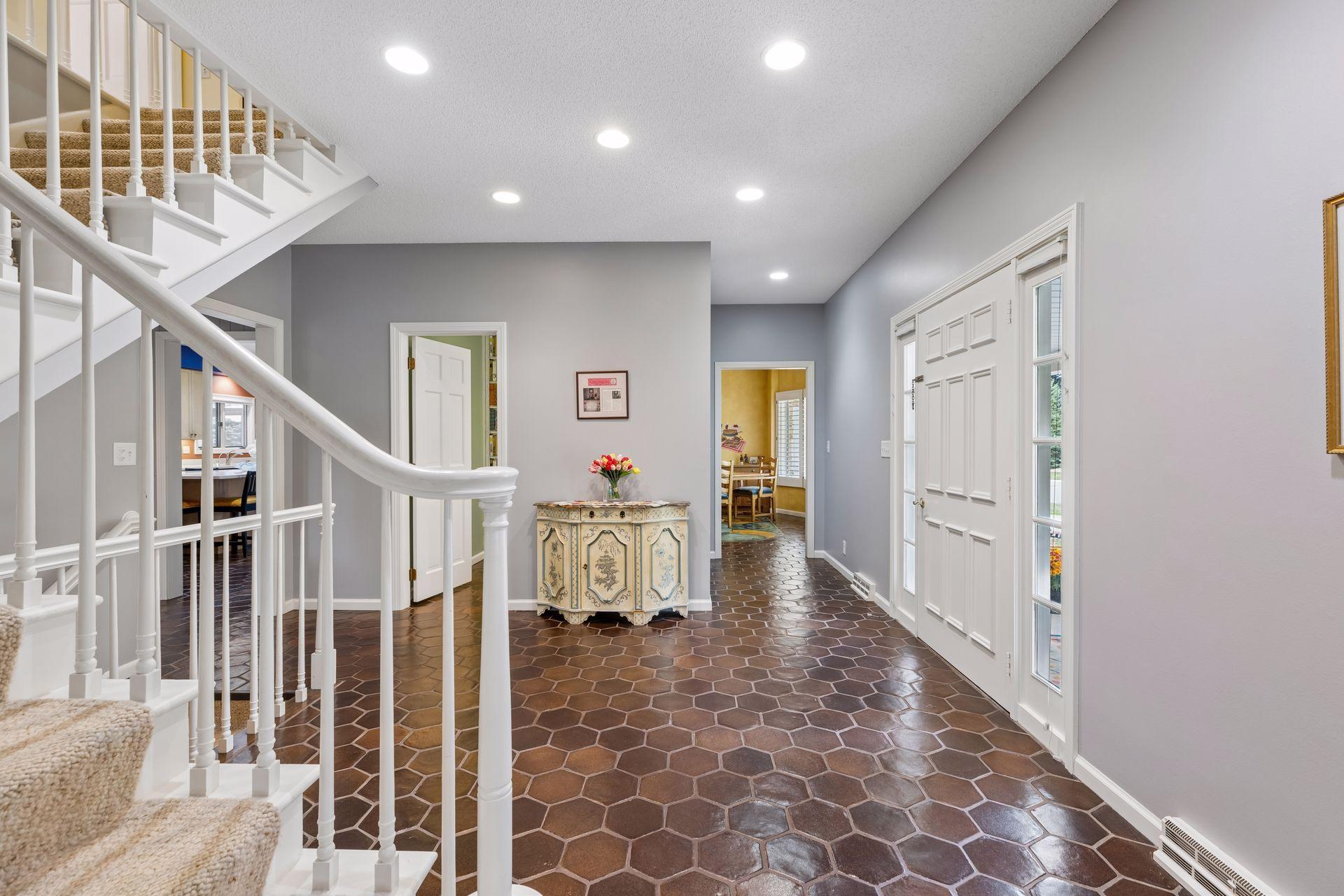 4th image of 1355 Medora Rd, Saint Paul, MN 55118 | MLS# 7127379