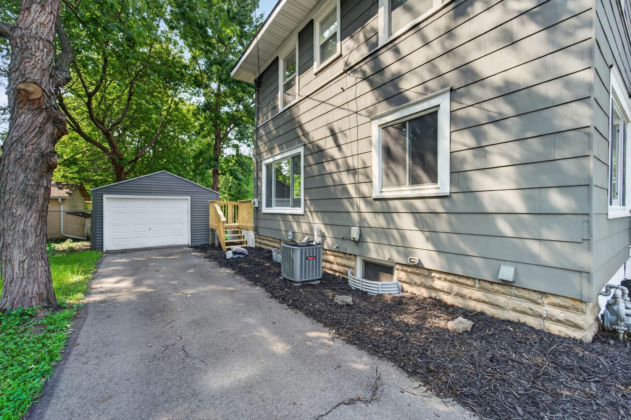 3rd image of 215 9Th Ave Ne, Rochester, MN 55906 | MLS# 7127444