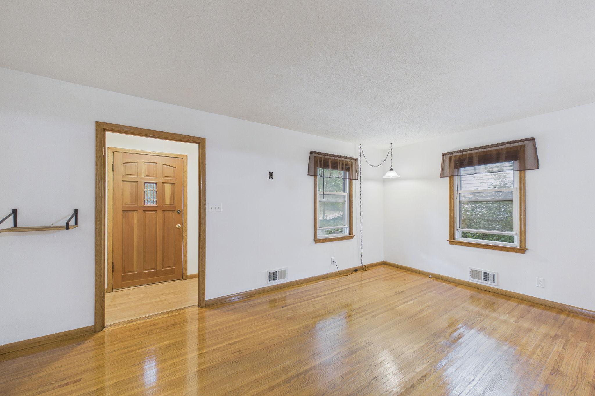 2nd image of 1853 Taylor Ave, Saint Paul, MN 55104 | MLS# 7127454