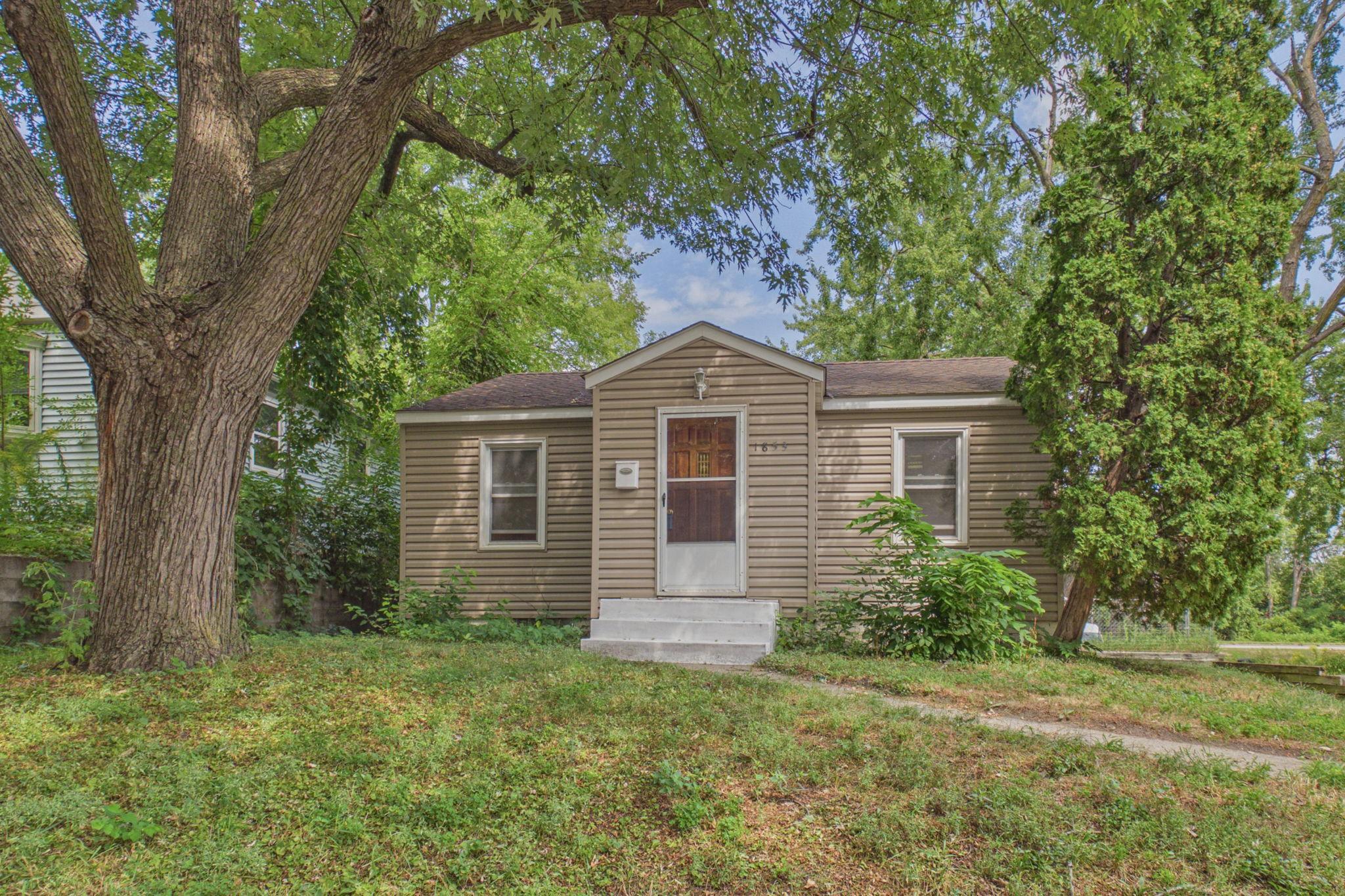 1st image of 1853 Taylor Ave, Saint Paul, MN 55104 | MLS# 7127454