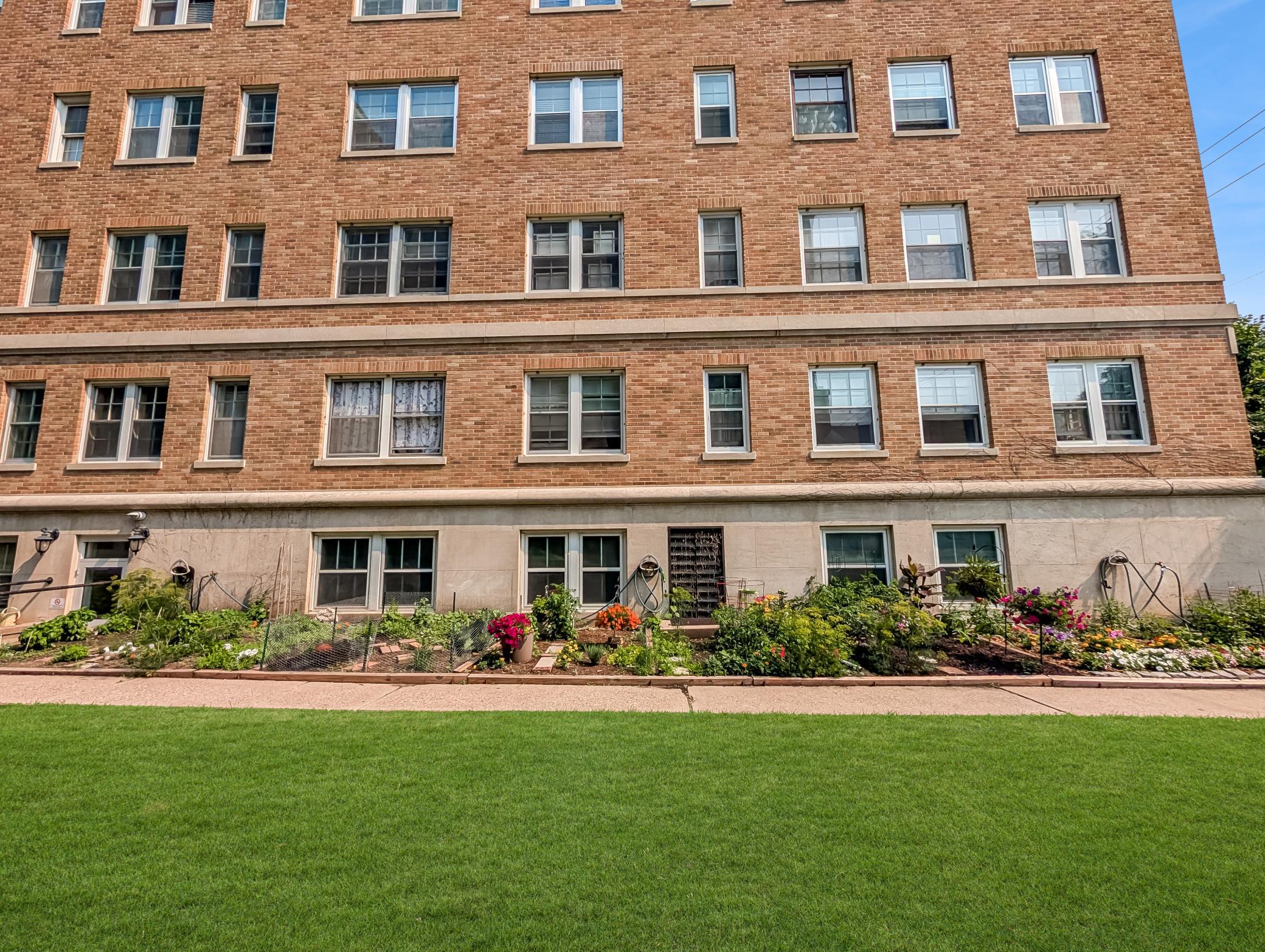 2nd image of 2615 Park Ave, Minneapolis, MN 55407