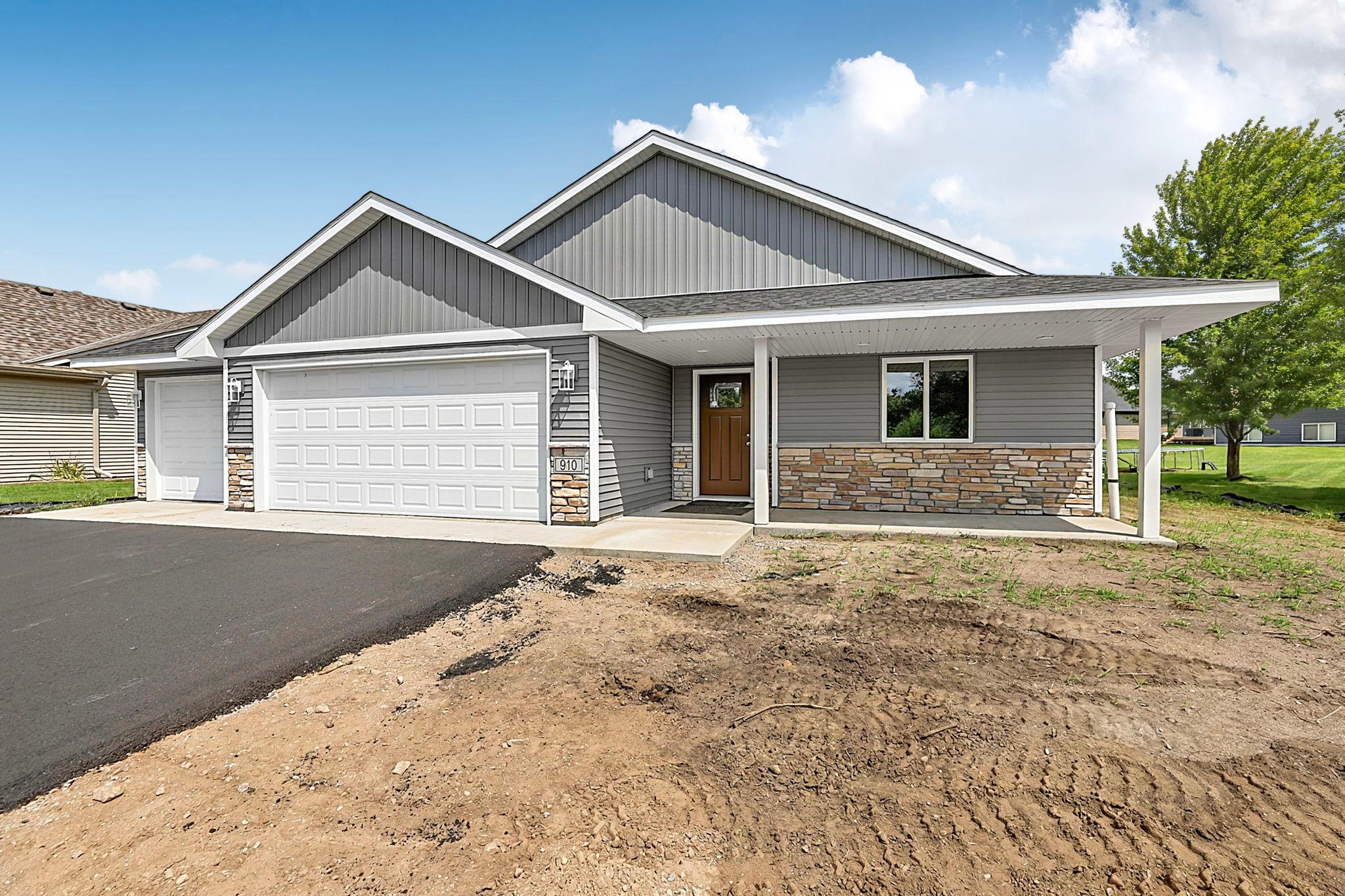 1st image of 910 13th Ave Ne, Saint Joseph, MN 56374 | MLS# 7127610