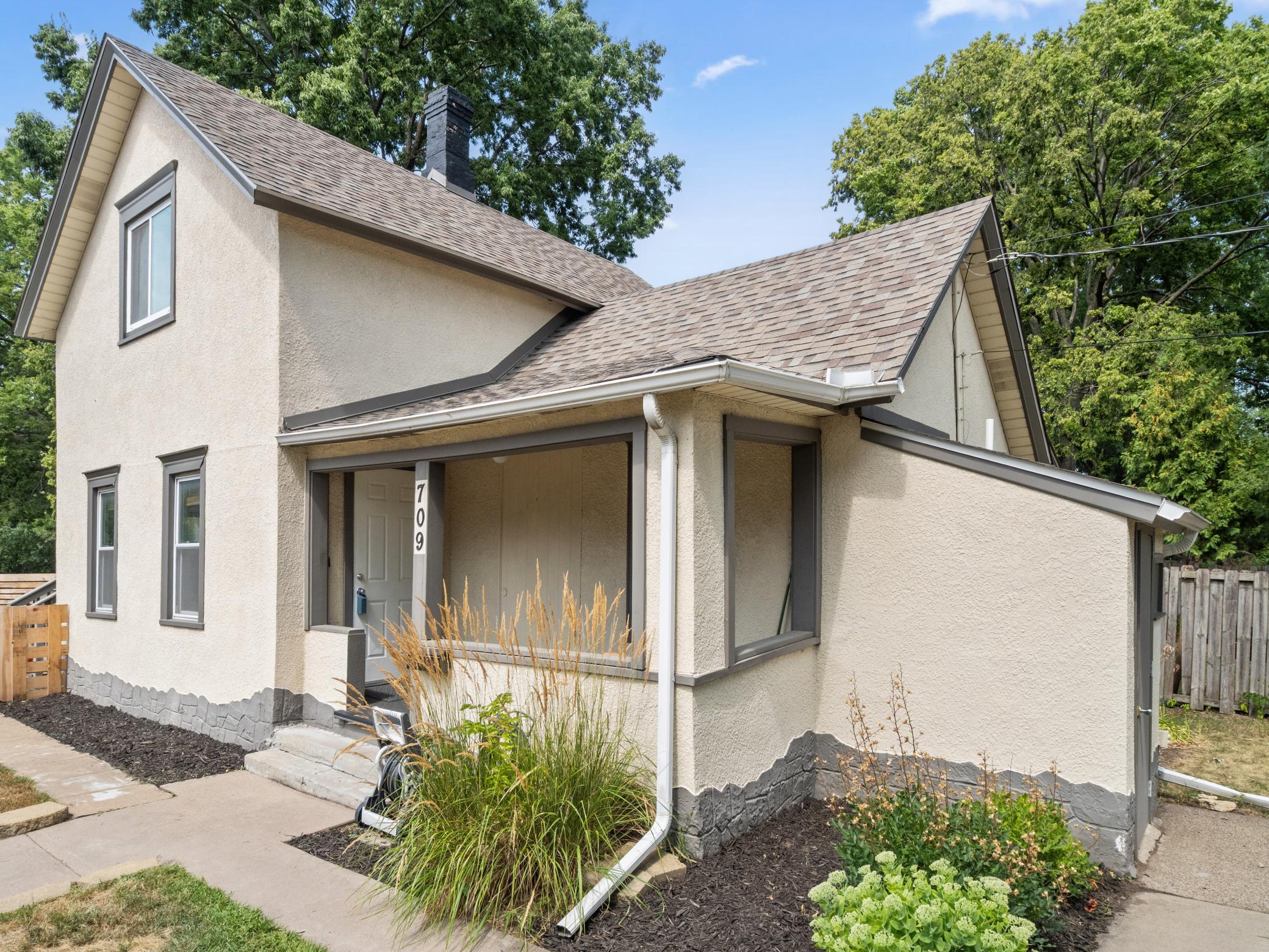 2nd image of 709 24th Ave Ne, Minneapolis, MN 55418 | MLS# 7127748