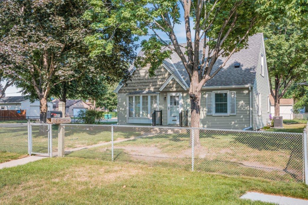 2nd image of 8101 2nd Ave S, Minneapolis, MN 55420 | MLS# 7127811