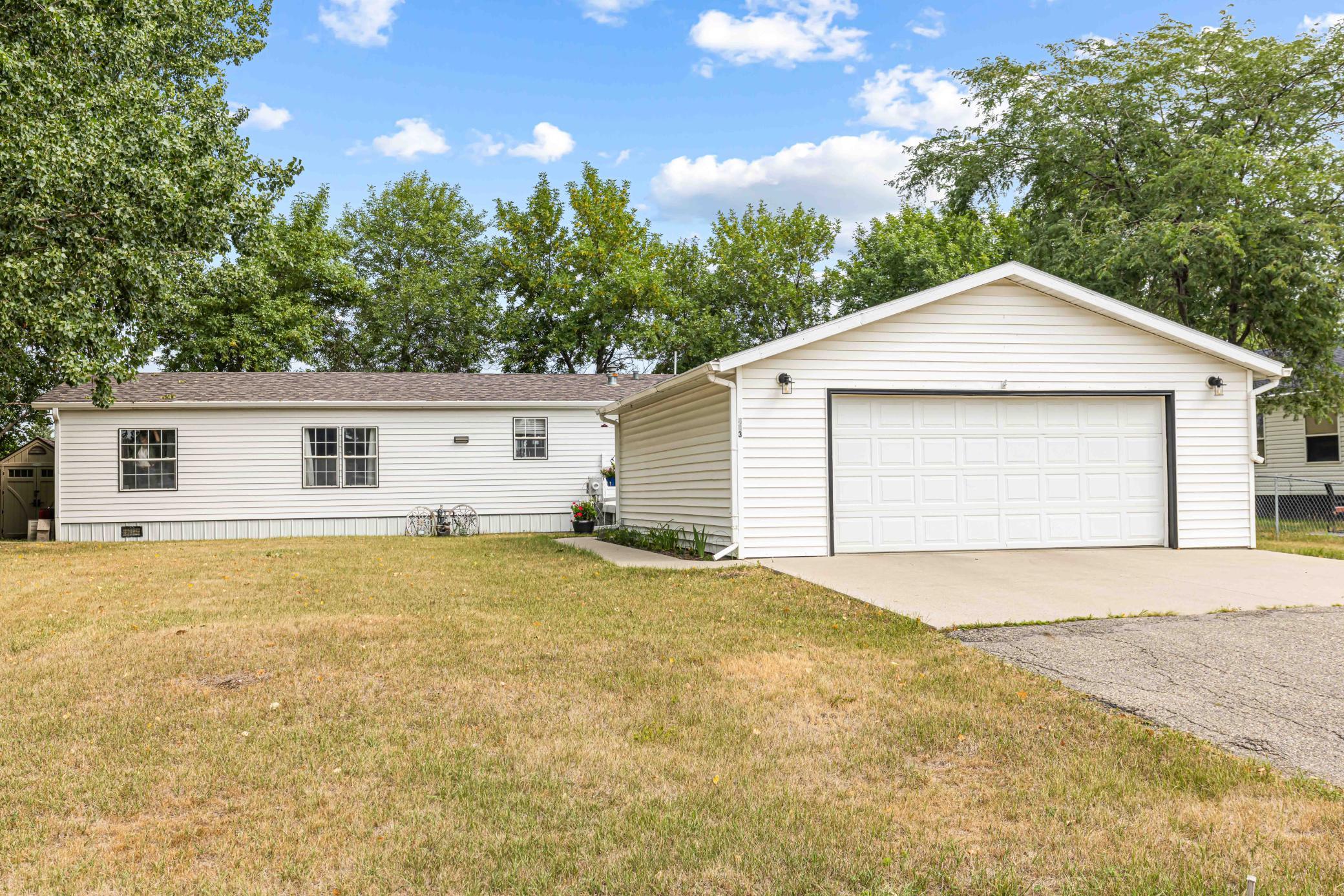 2nd image of 403 11th Ave Nw, West Fargo, ND 58078 | MLS# 7127894
