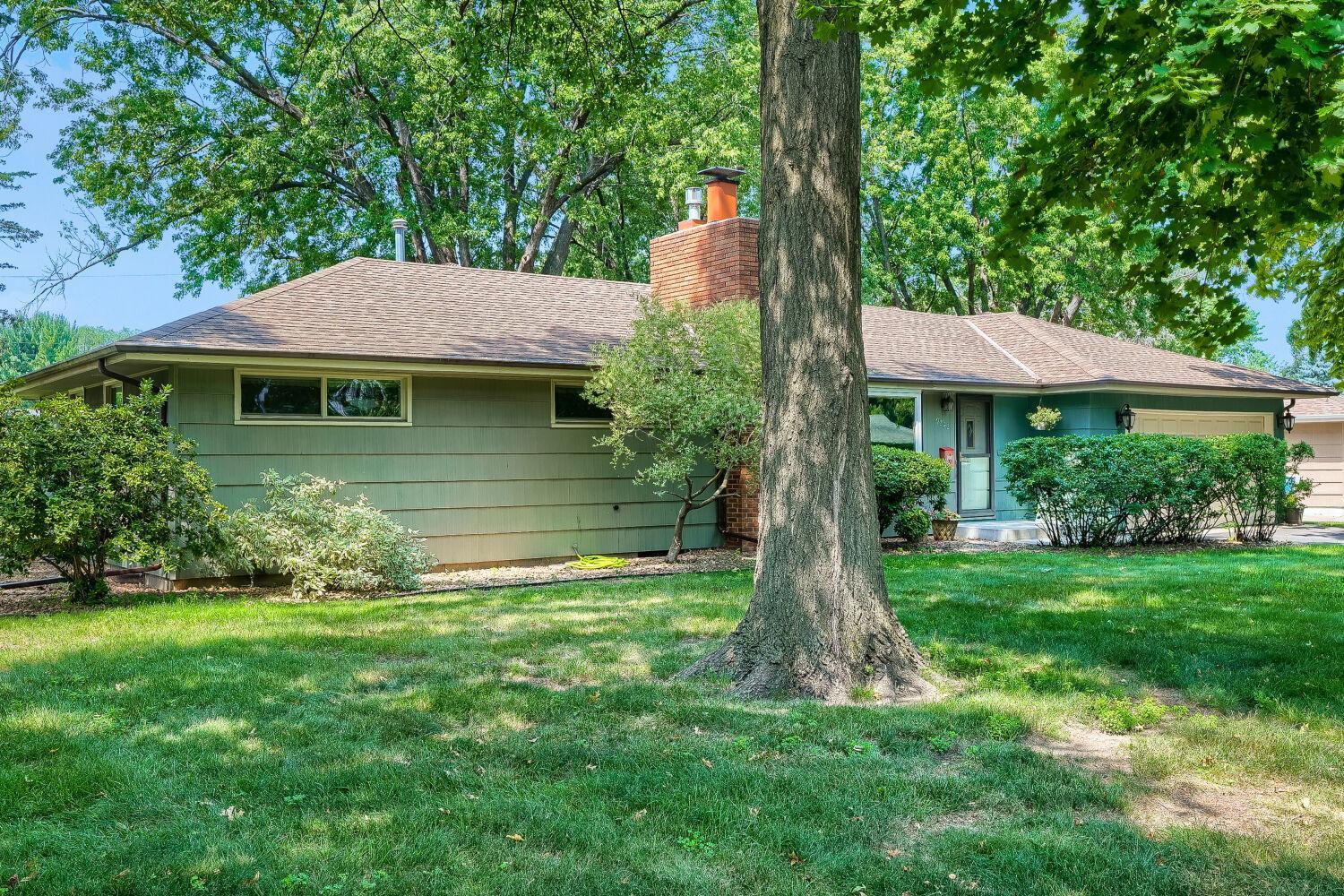 2nd image of 9242 15th Ave S, Minneapolis, MN 55425 | MLS# 7128053