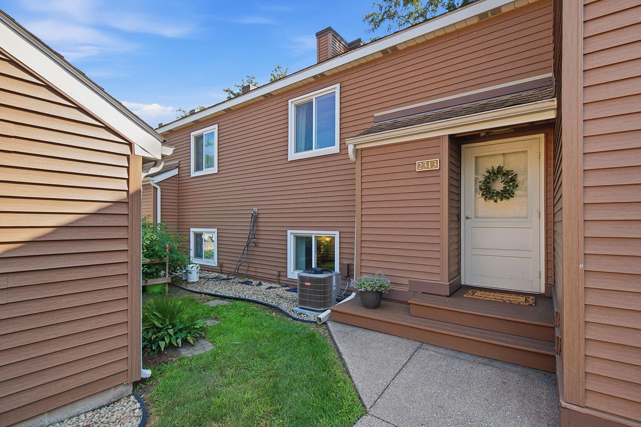 1st image of 2313 Territorial Rd, Saint Paul, MN 55114 | MLS# 7128073