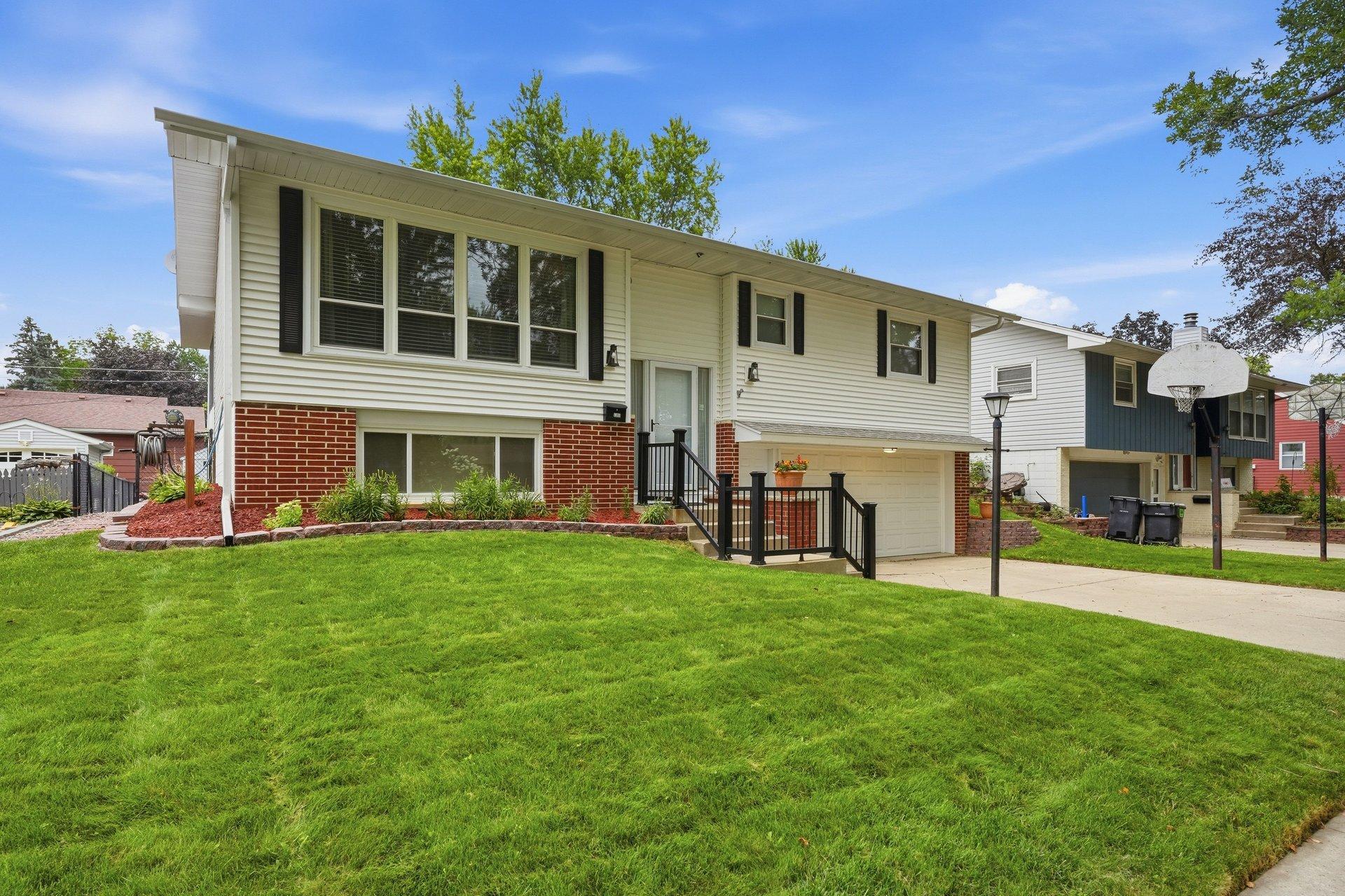 2nd image of 2307 17 1/2 St Nw, Rochester, MN 55901 | MLS# 7128120
