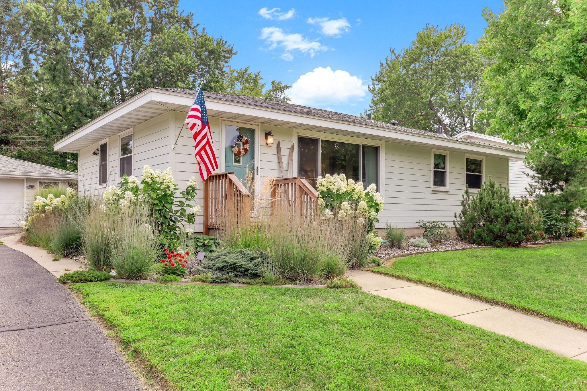 2nd image of 8502 Upper 206th St W, Lakeville, MN 55044 | MLS# 7128206