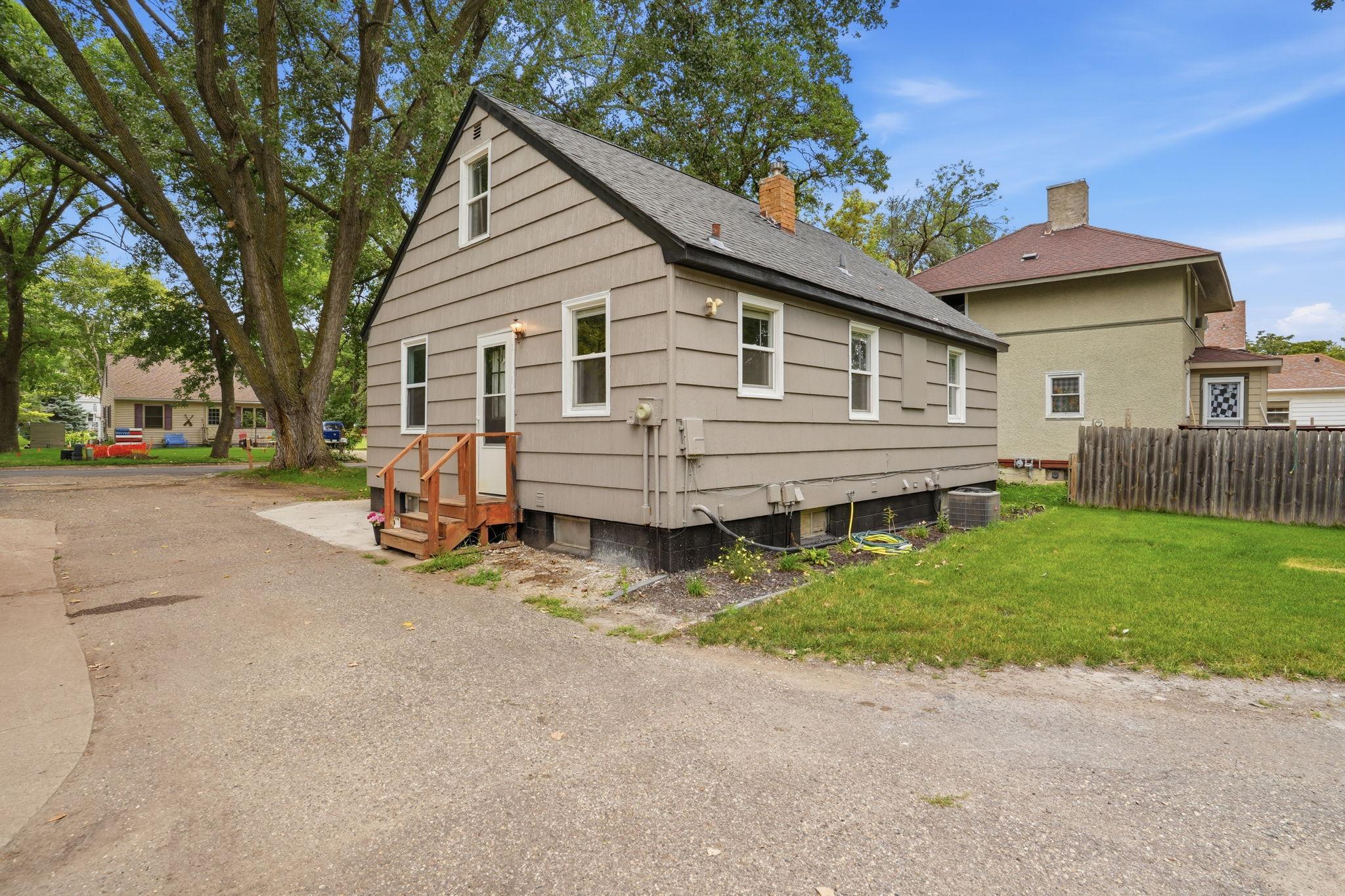 2nd image of 615 16th St Sw, Willmar, MN 56201 | MLS# 7128335