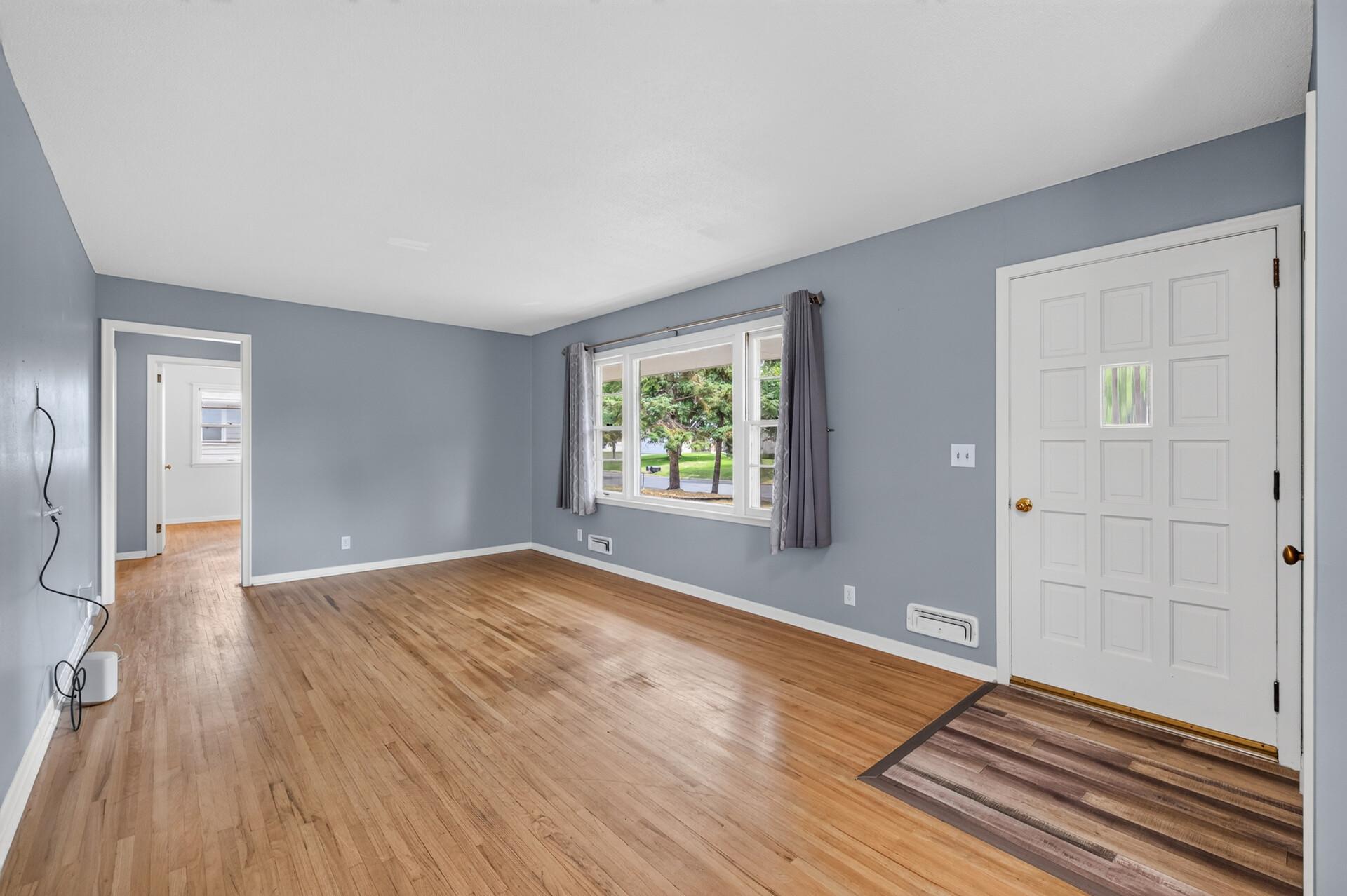 3rd image of 11672 N Heights Dr Nw, Minneapolis, MN 55433 | MLS# 7128339
