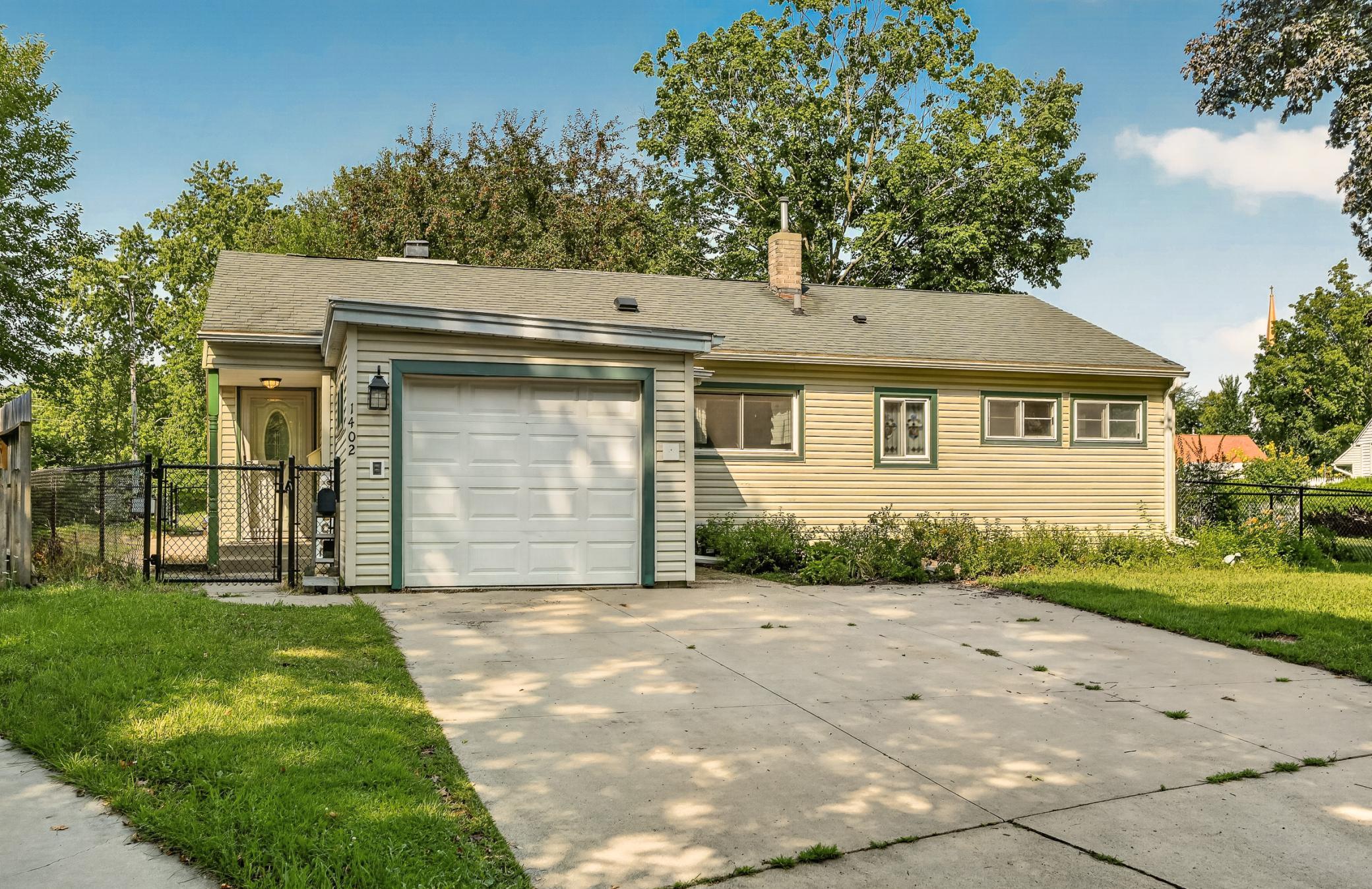 1st image of 1402 Damon Ct Se, Rochester, MN 55904 | MLS# 7128381