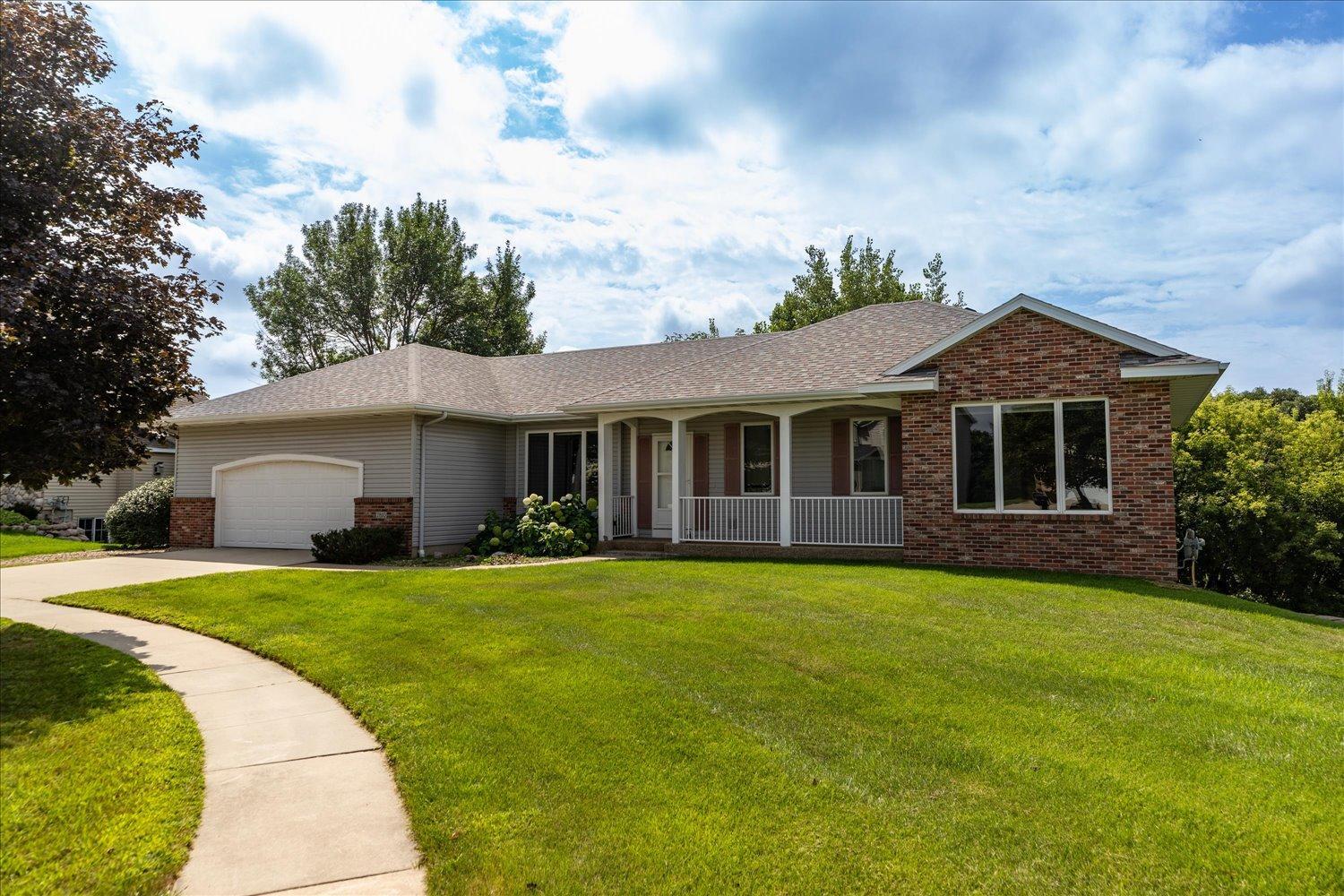 1st image of 2810 Sunset Ln Ne, Rochester, MN 55906 | MLS# 7128409