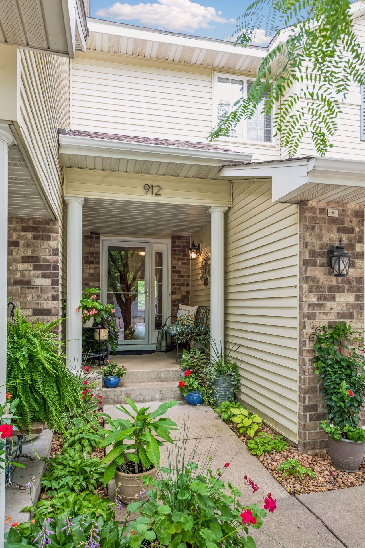 5th image of 912 Kelly Ct, Chanhassen, MN 55317 | MLS# 7128417
