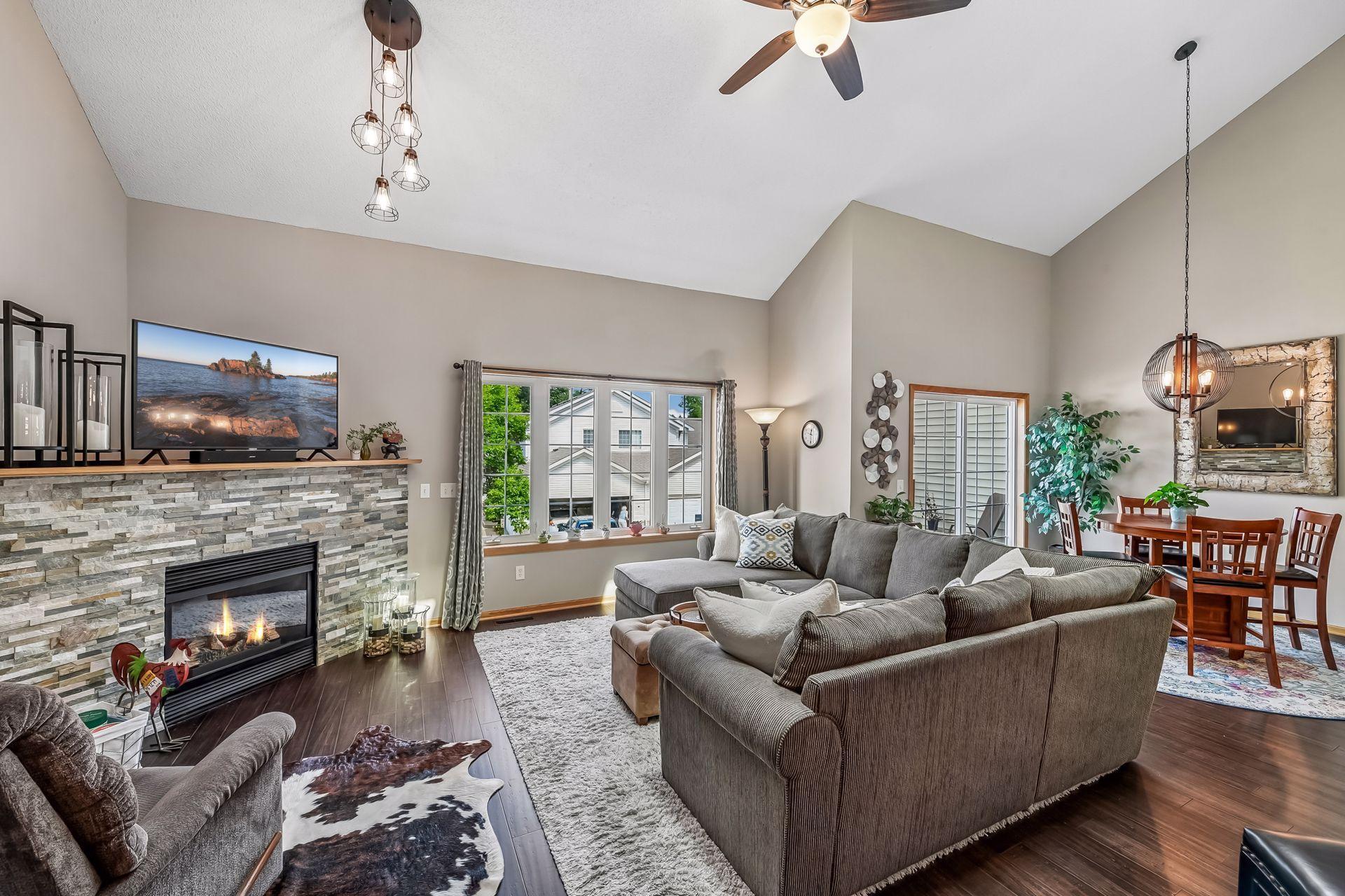 1st image of 912 Kelly Ct, Chanhassen, MN 55317 | MLS# 7128417