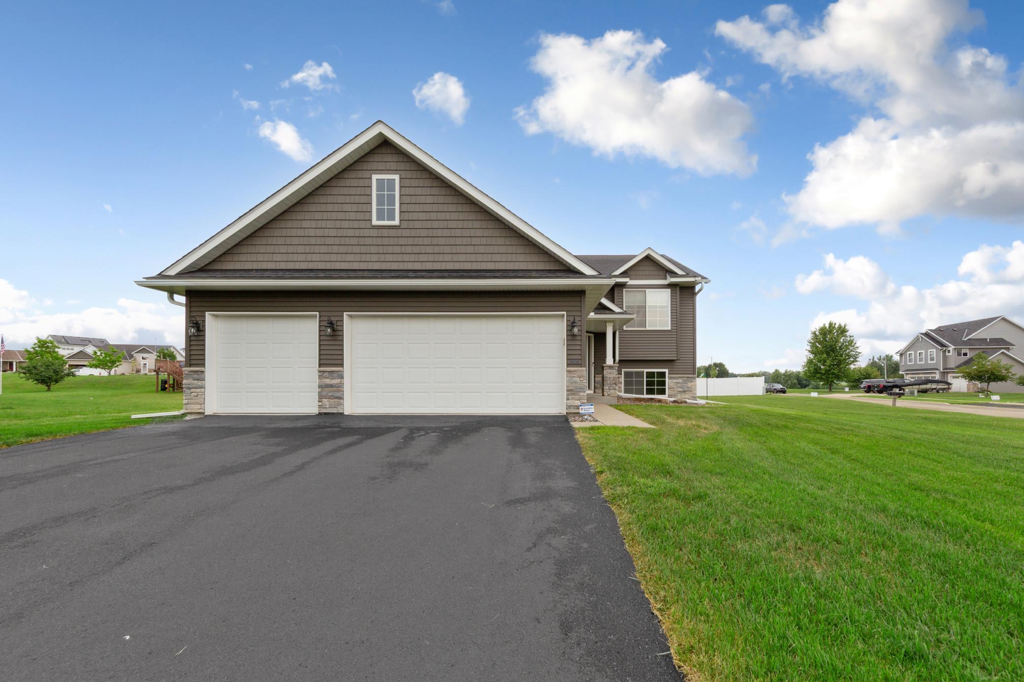 3rd image of 2401 Foxtail Ln, Faribault, MN 55021 | MLS# 7128444