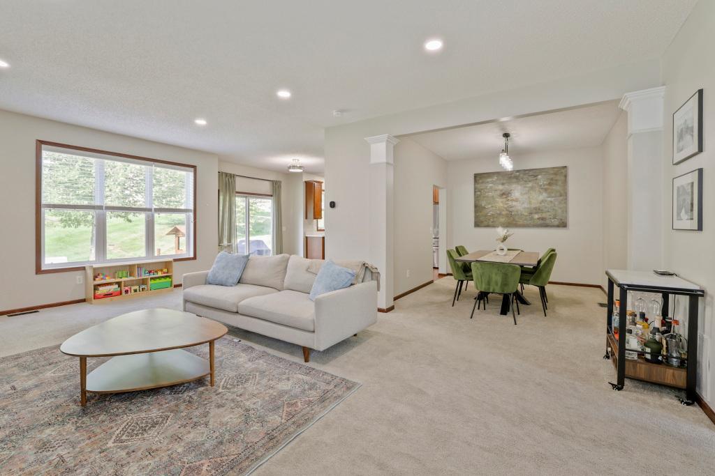 4th image of 2321 Woodcrest Dr, Saint Paul, MN 55129 | MLS# 7128450