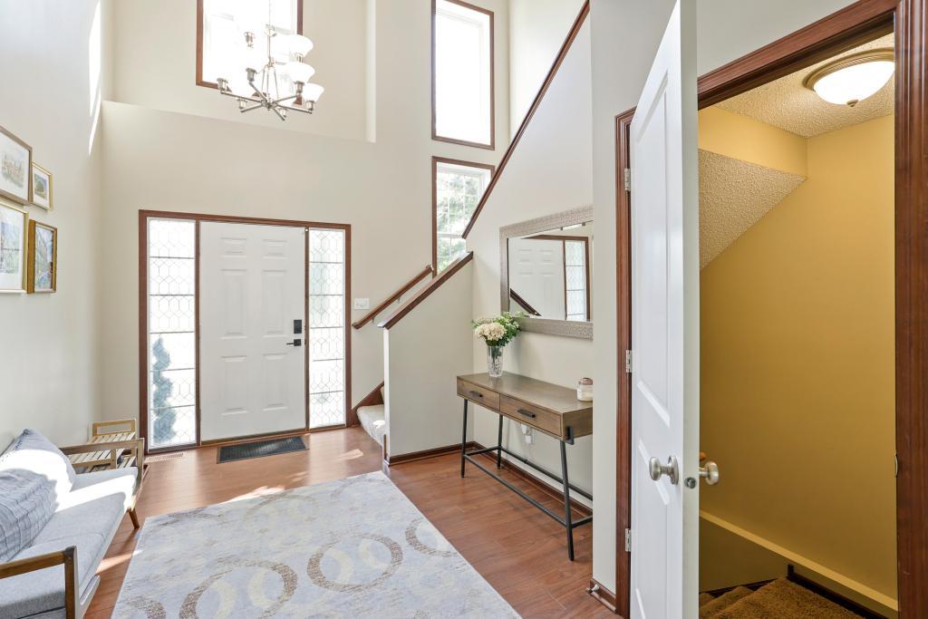3rd image of 2321 Woodcrest Dr, Saint Paul, MN 55129 | MLS# 7128450