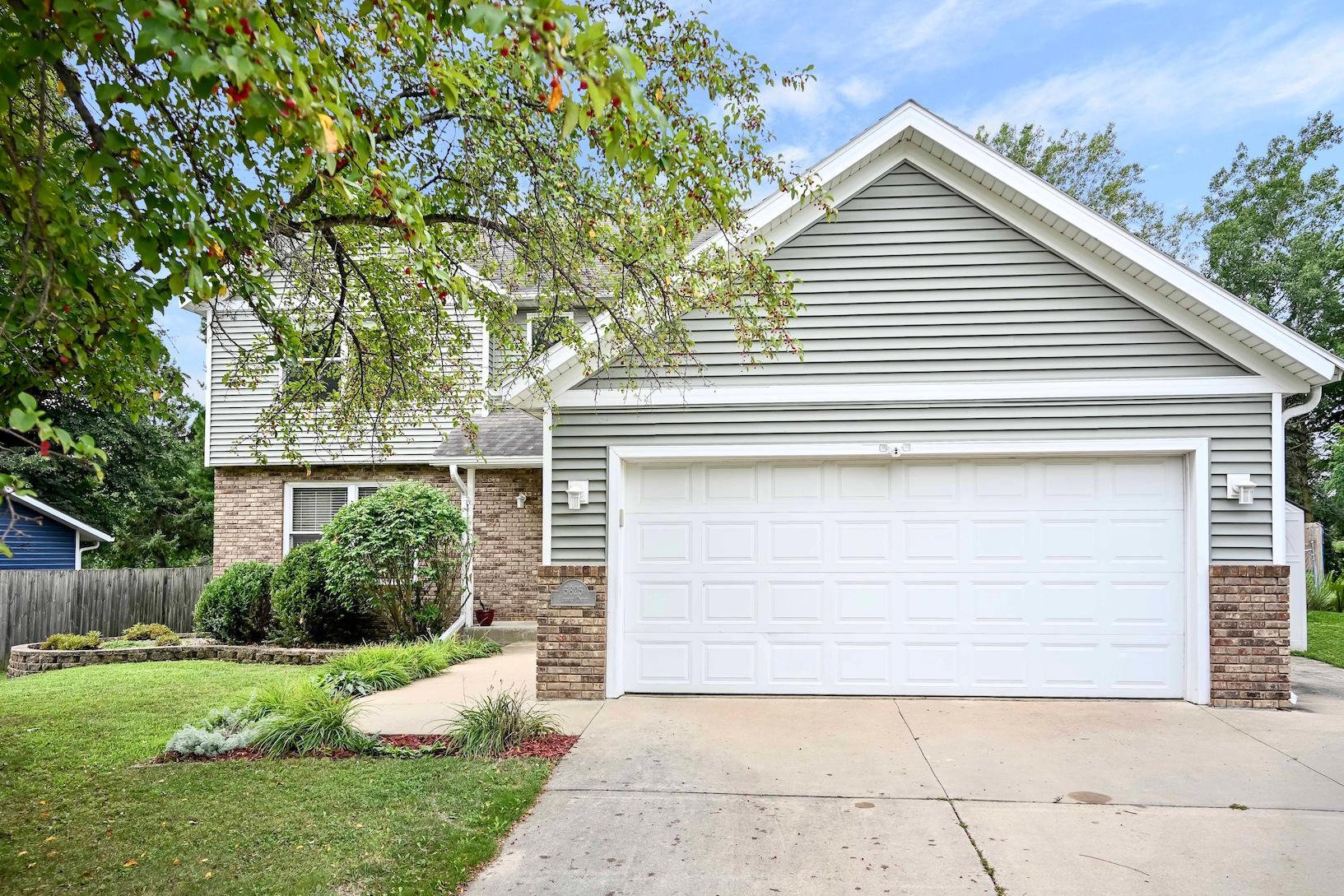 1st image of 5825 Fairway Dr Nw, Rochester, MN 55901 | MLS# 7128453