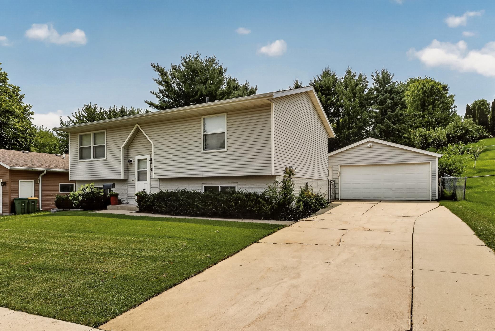 1st image of 4150 Valley Dr Nw, Rochester, MN 55901 | MLS# 7128468