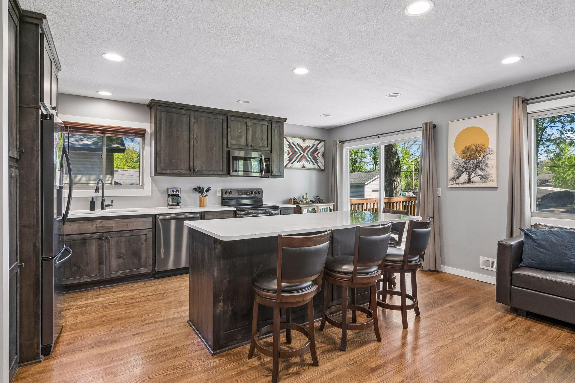 1st image of 833 Oriole Dr, Saint Paul, MN 55124 | MLS# 7128478