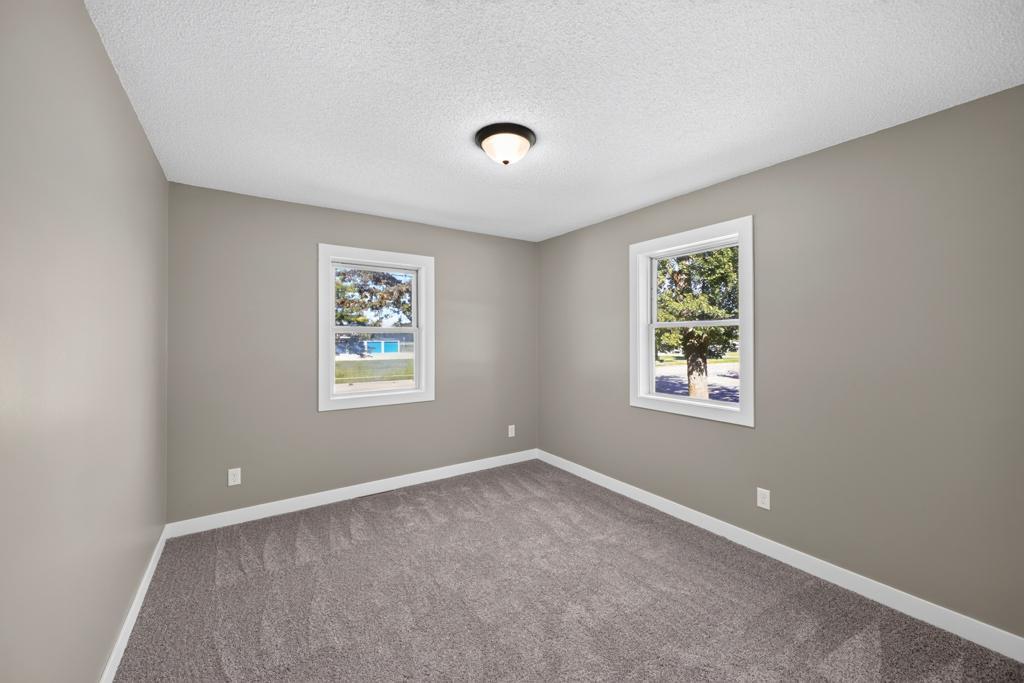 2nd image of 610 Jefferson Ave Sw, Eyota, MN 55934 | MLS# 7128565