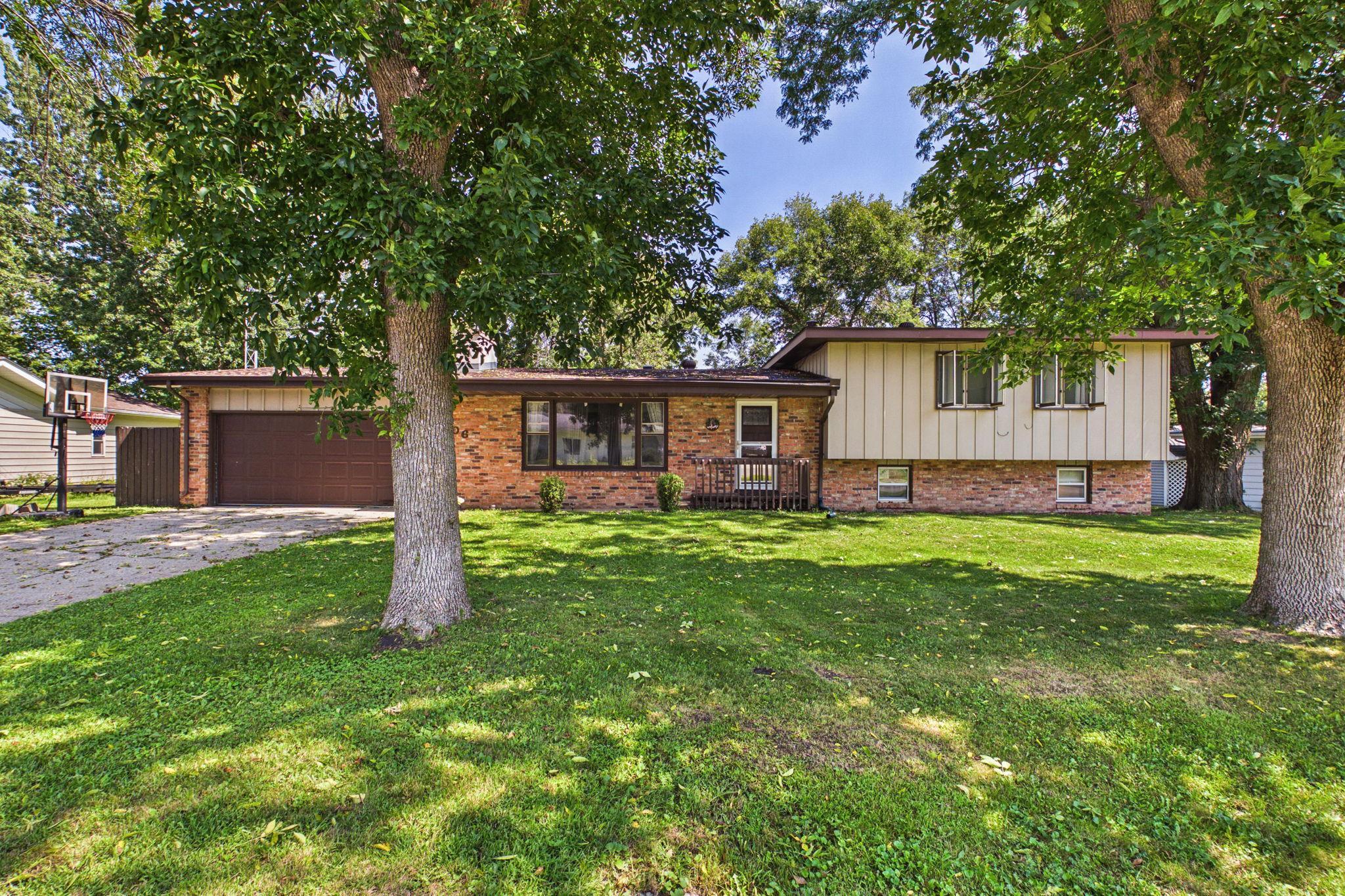 1st image of 1506 Elm St, Albert Lea, MN 56007 | MLS# 7128574