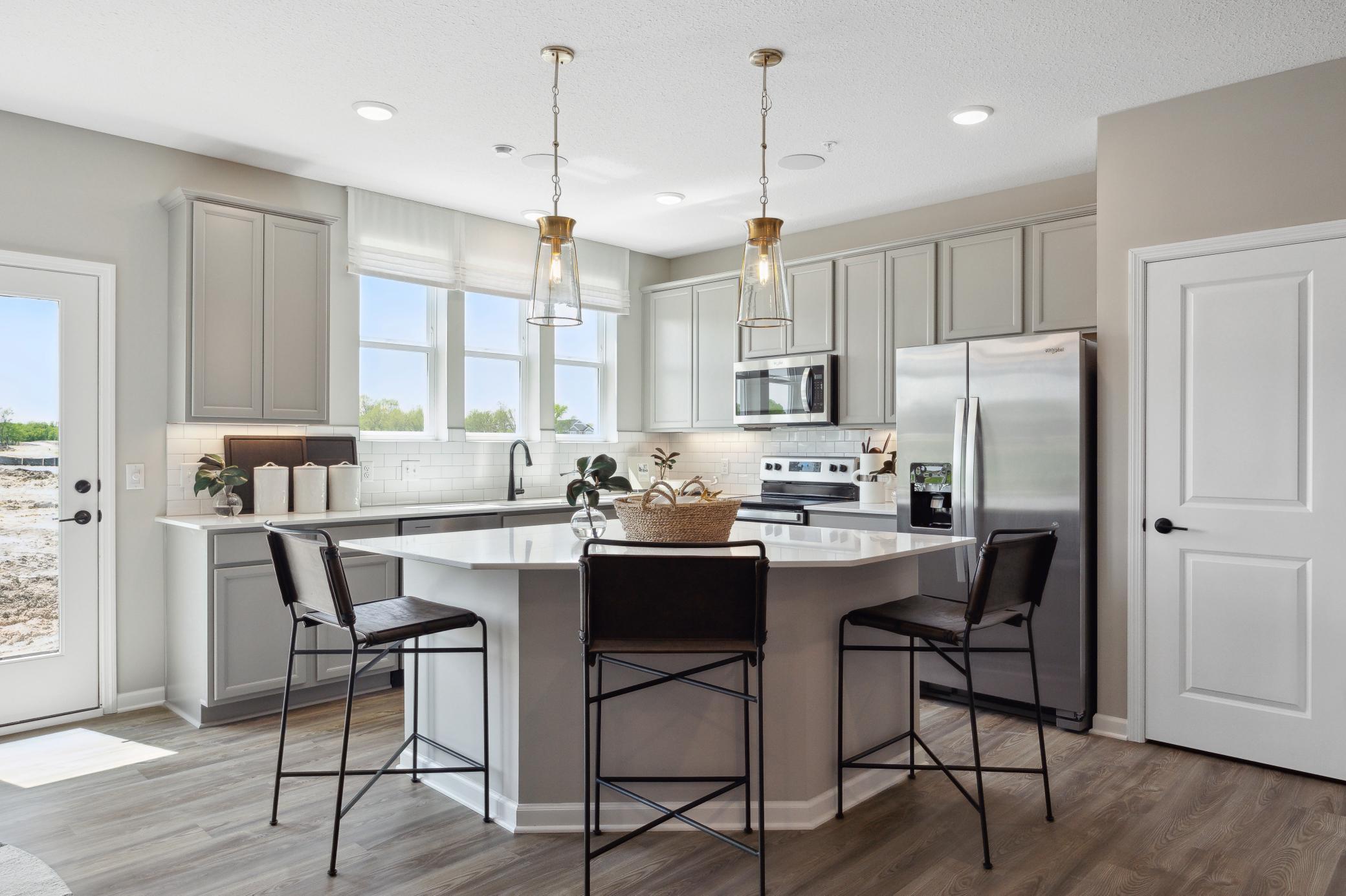 3rd image of 17976 Genoa Dr, Lakeville, MN 55044 | MLS# 7128758