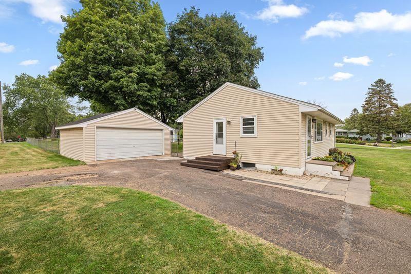 2nd image of 6726 5th Street Ct N, Saint Paul, MN 55128 | MLS# 7128787
