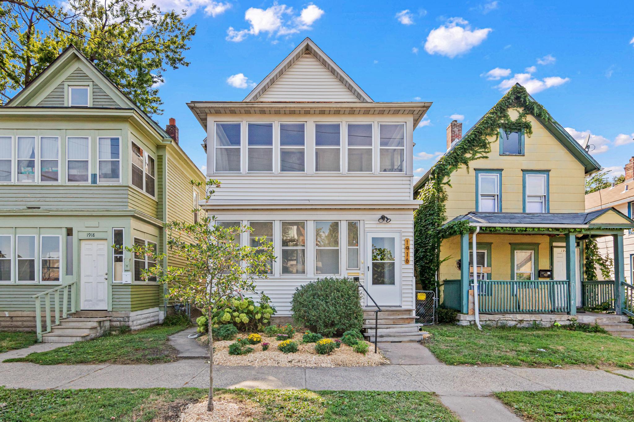 1st image of 1916 10th Ave S, Minneapolis, MN 55404 | MLS# 7128792