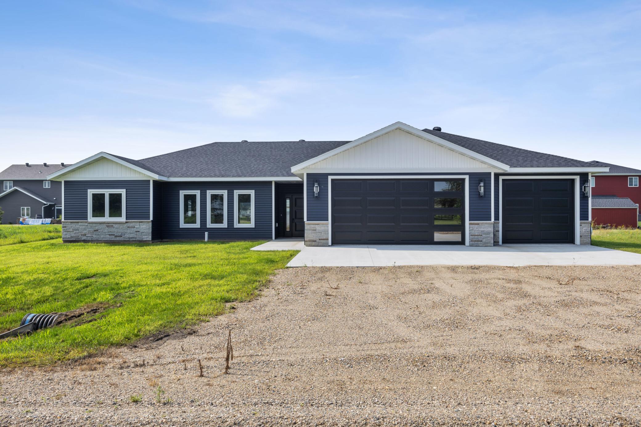 1st image of 301 Pine Dr, Hankinson, ND 58041 | MLS# 7128800