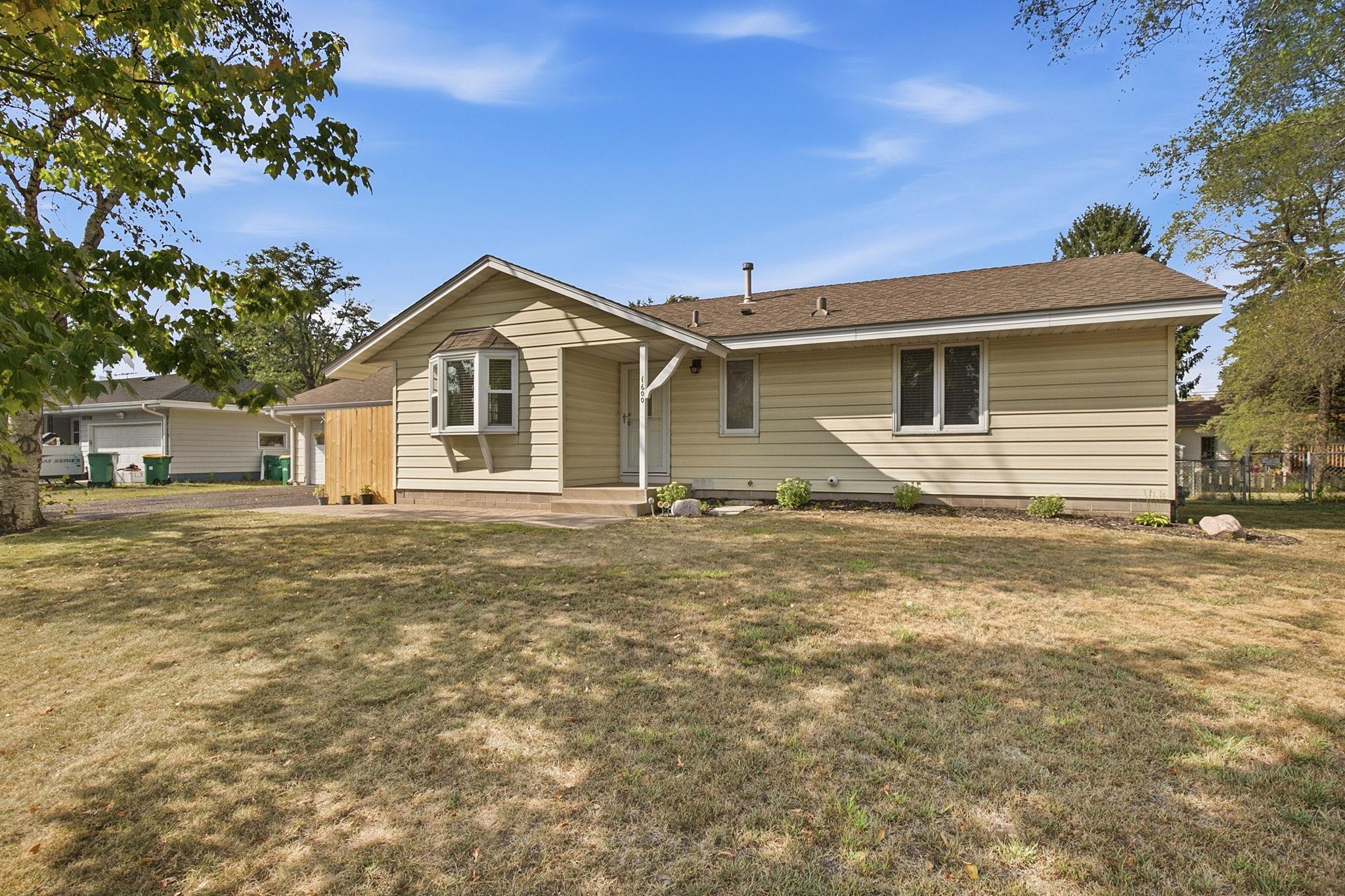 3rd image of 1600 Amy Lane, Brooklyn Center, MN 55430 | MLS# 7128805