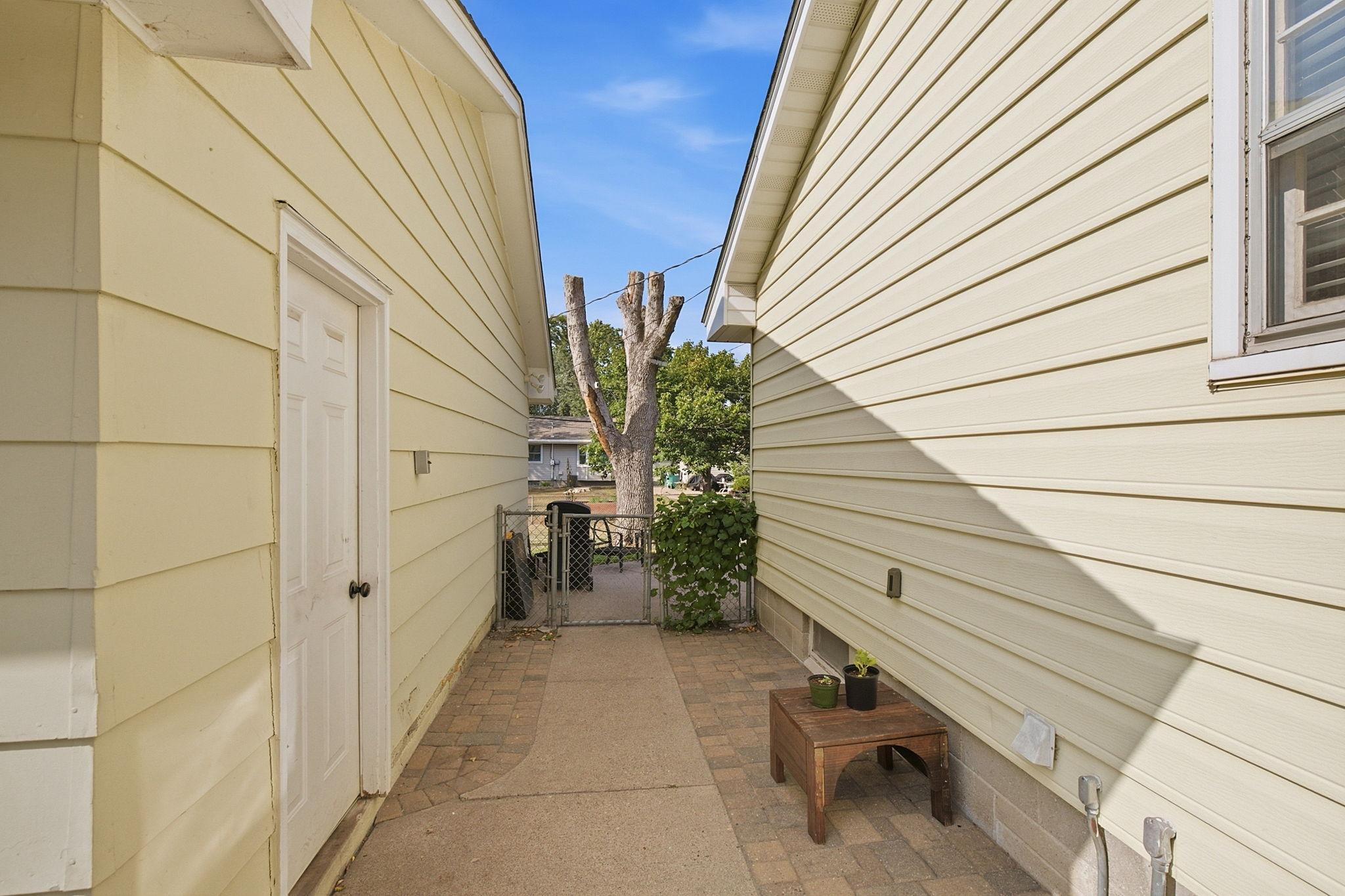 43rd image of 1600 Amy Lane, Brooklyn Center, MN 55430 | MLS# 7128805