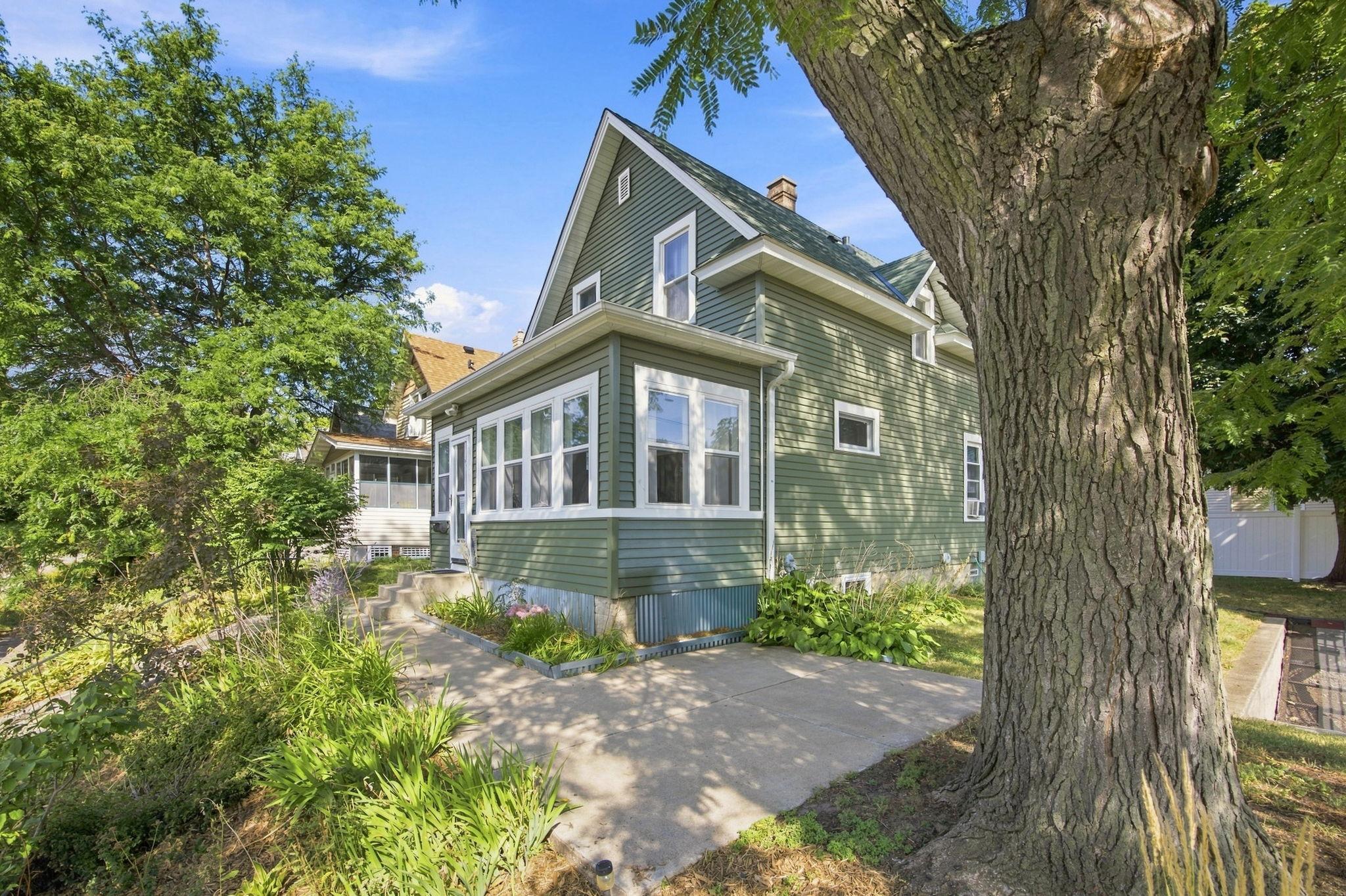 4th image of 1825 Minnehaha Ave W, Saint Paul, MN 55104 | MLS# 7128960