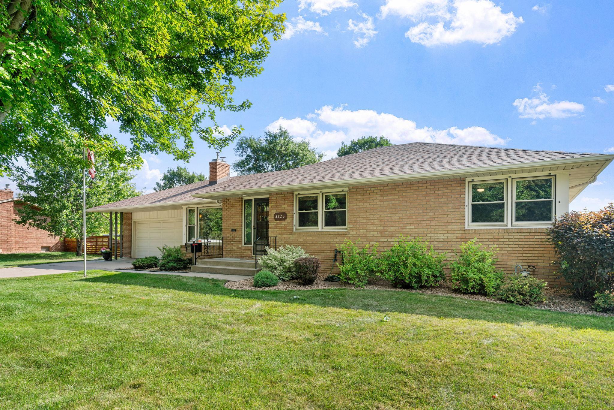3rd image of 2823 Silver Lake Rd Ne, Saint Anthony, MN 55418 | MLS# 7129173