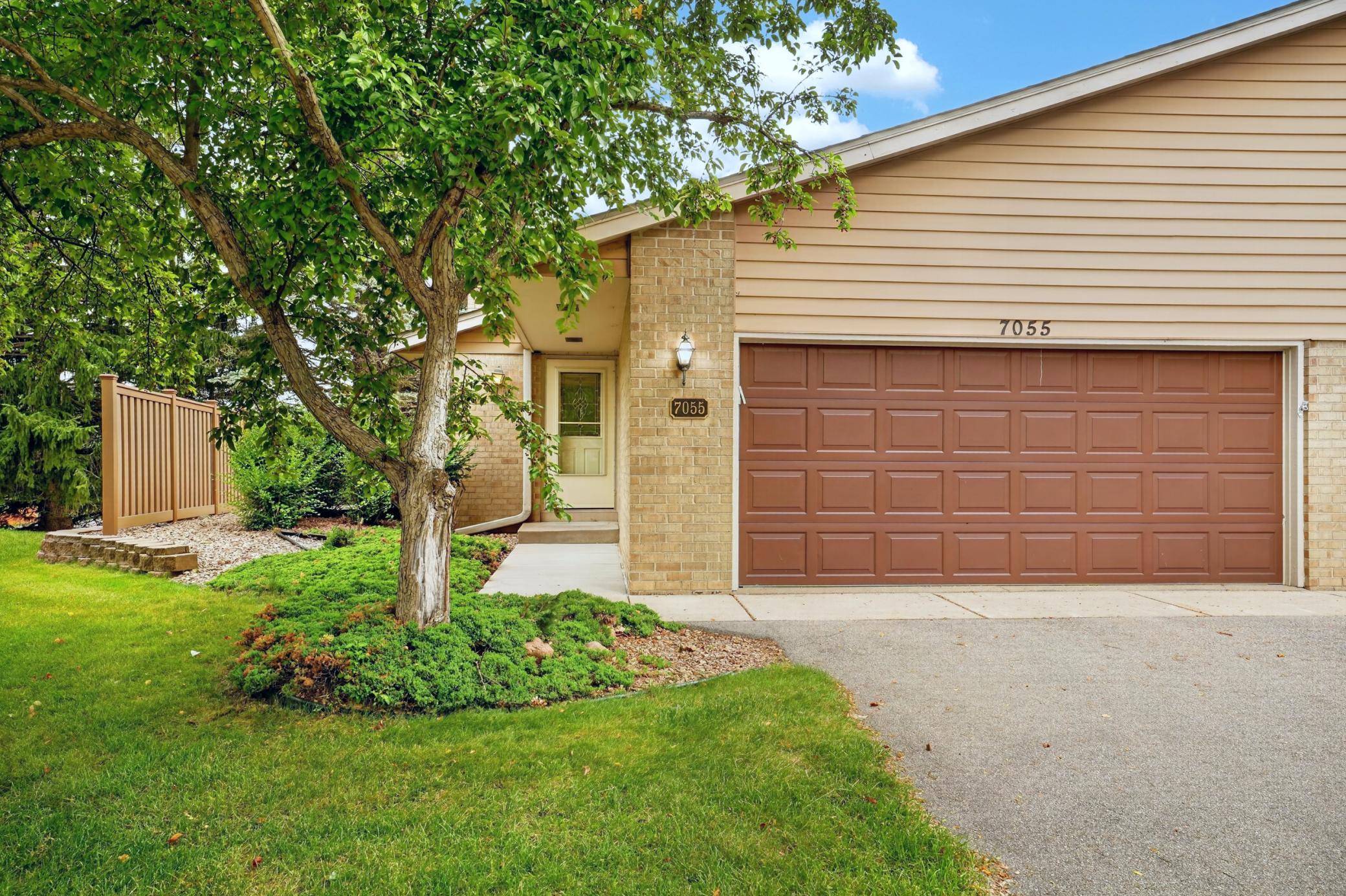 1st image of 7055 Robinwood Trl, Saint Paul, MN 55125 | MLS# 7129179