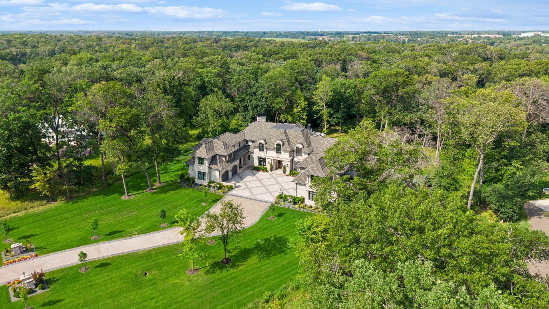 3rd image of 14 Cherrywood Cir, North Oaks, MN 55127 | MLS# 7129253