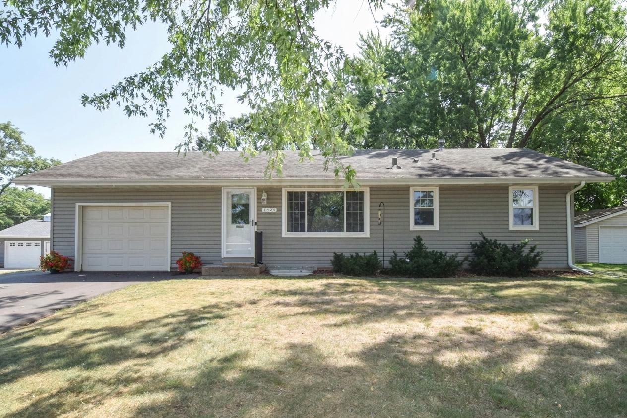 1st image of 11565 Ilex St Nw, Minneapolis, MN 55448 | MLS# 7129273
