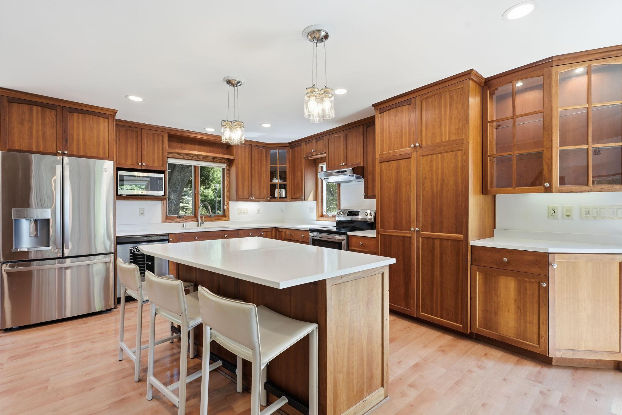 2nd image of 29 Orme Ct, Saint Paul, MN 55116 | MLS# 7129279