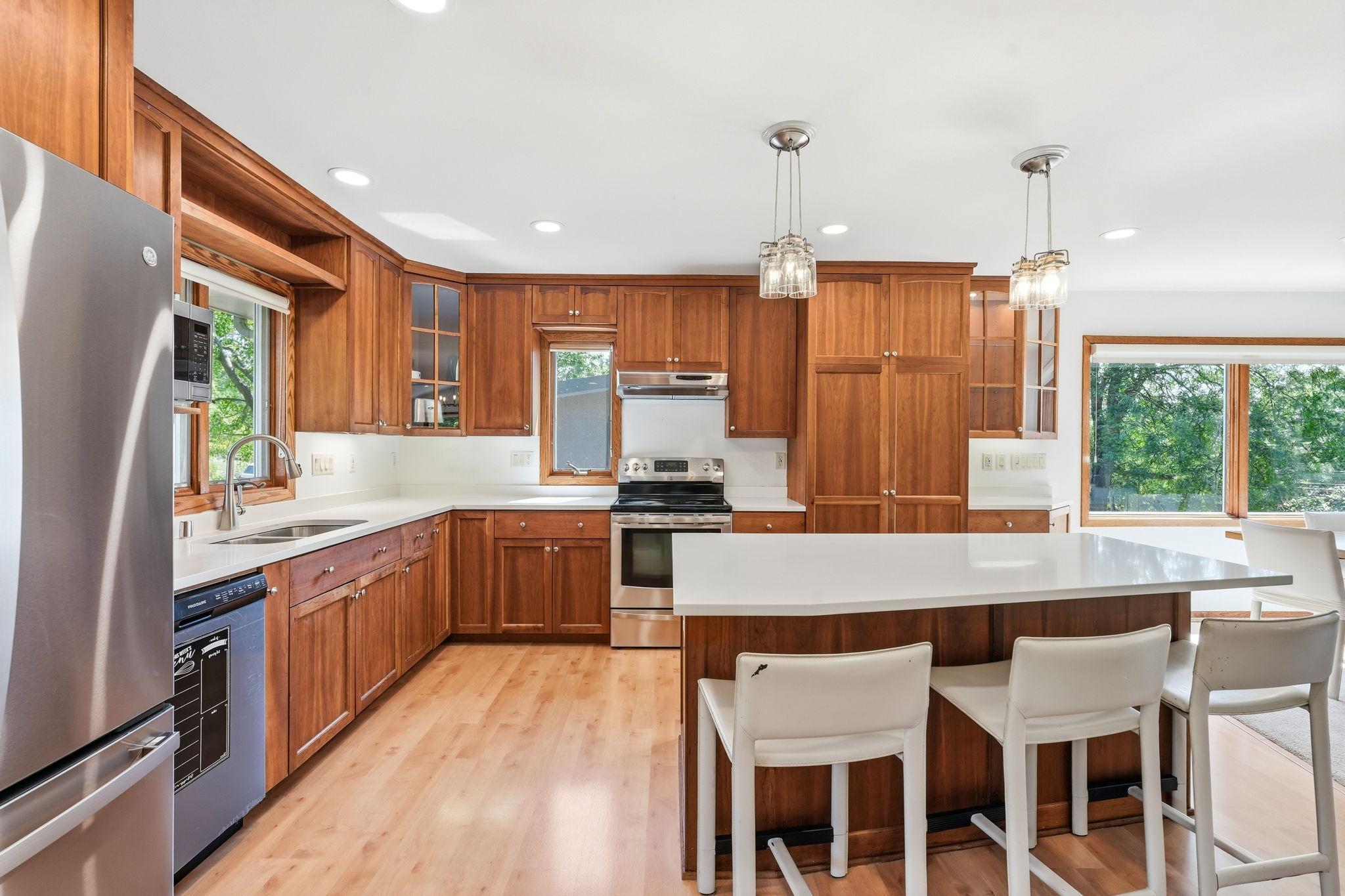 3rd image of 29 Orme Ct, Saint Paul, MN 55116 | MLS# 7129279