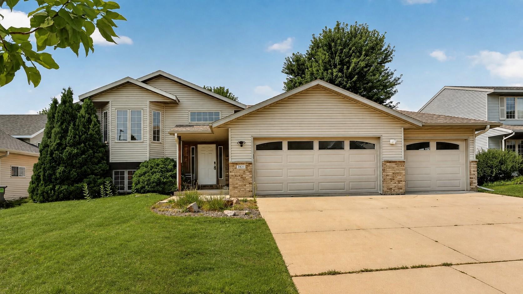 1st image of 3931 Birmingham Ln Nw, Rochester, MN 55901 | MLS# 7129337